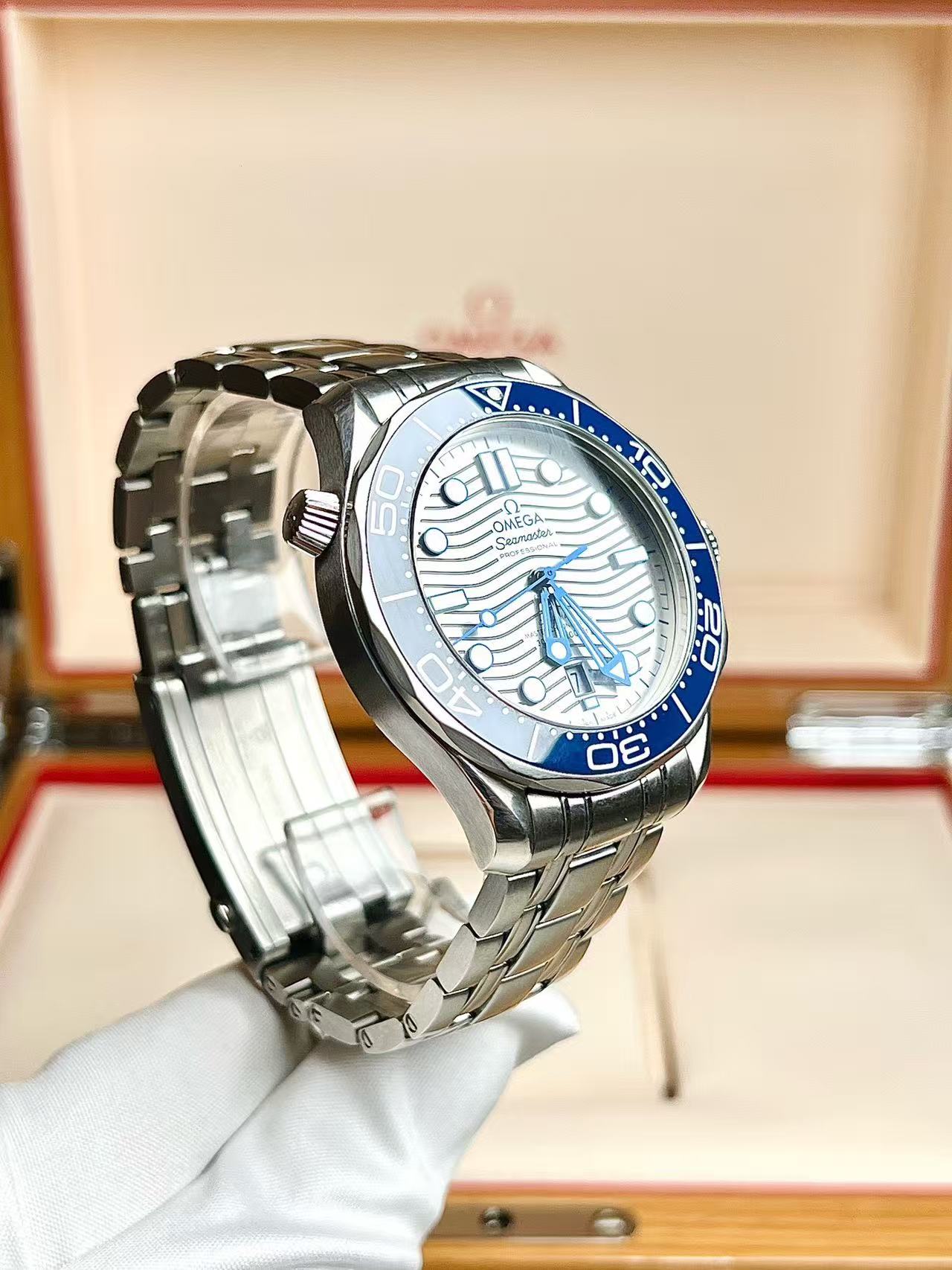 Omega 210.30.42.20.06.001 detail 6