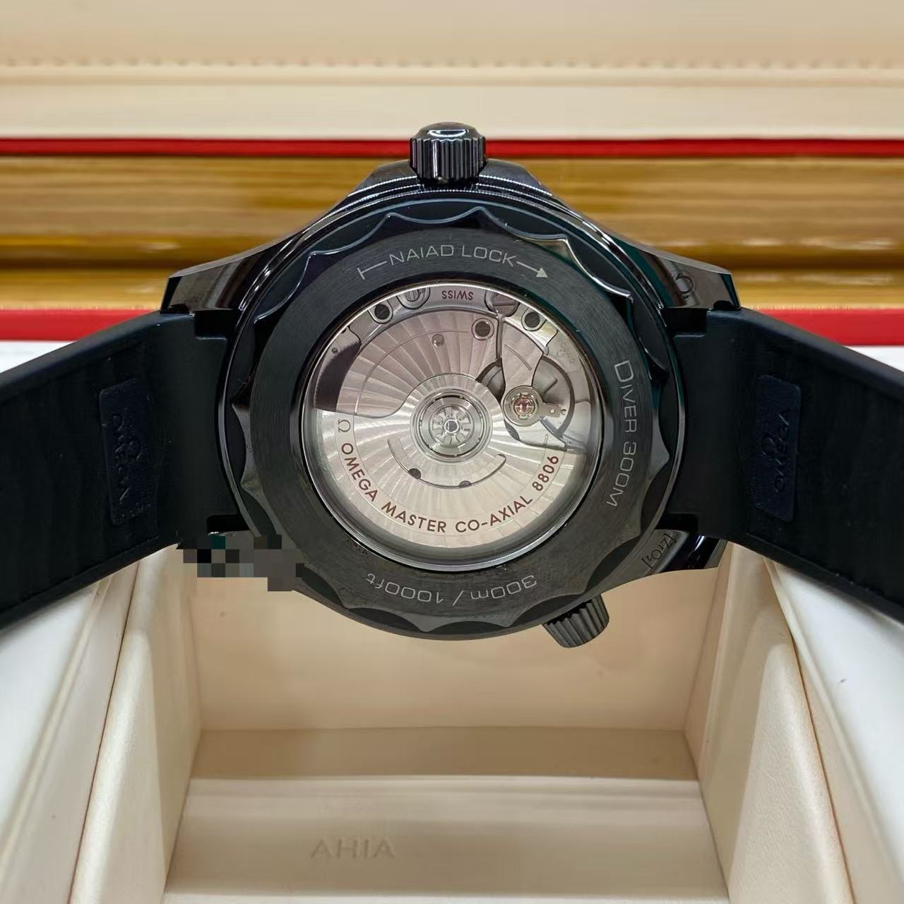 Omega 210.92.44.20.01.003 detail 5
