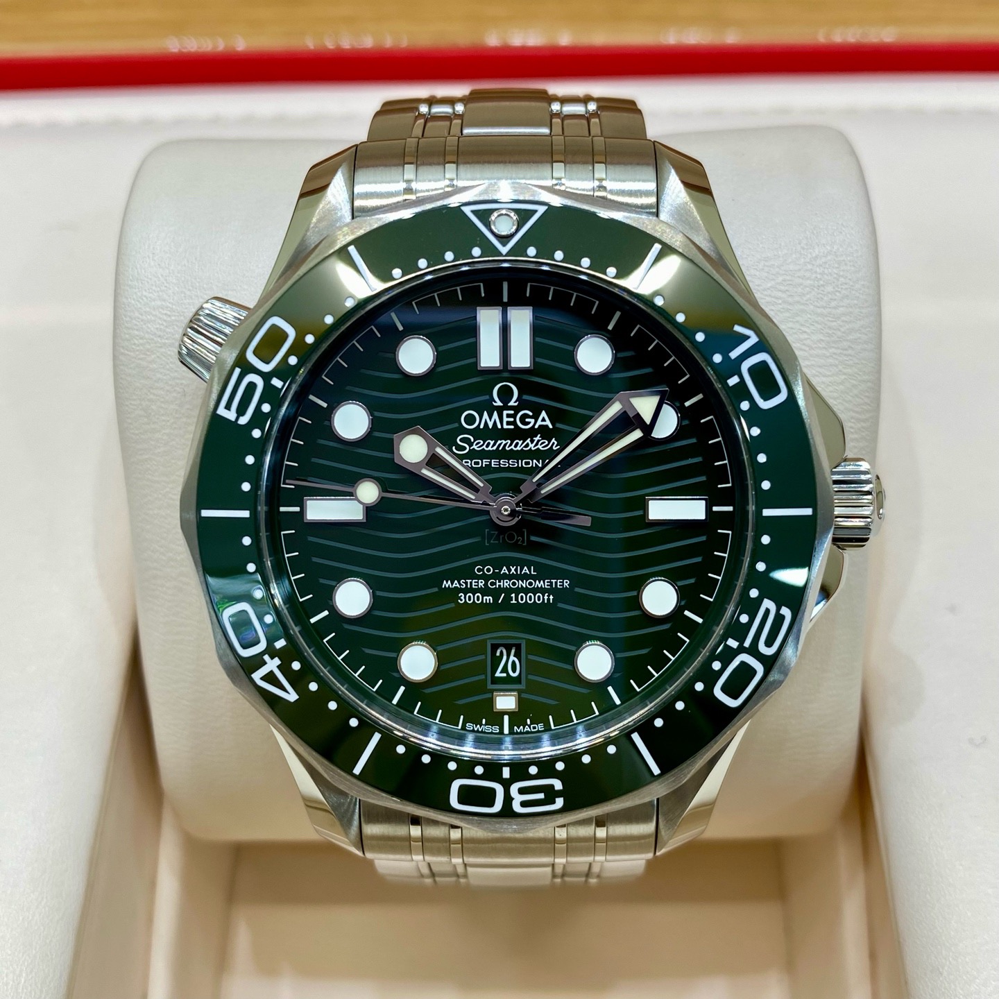 Omega 210.30.42.20.10.001 detail 1