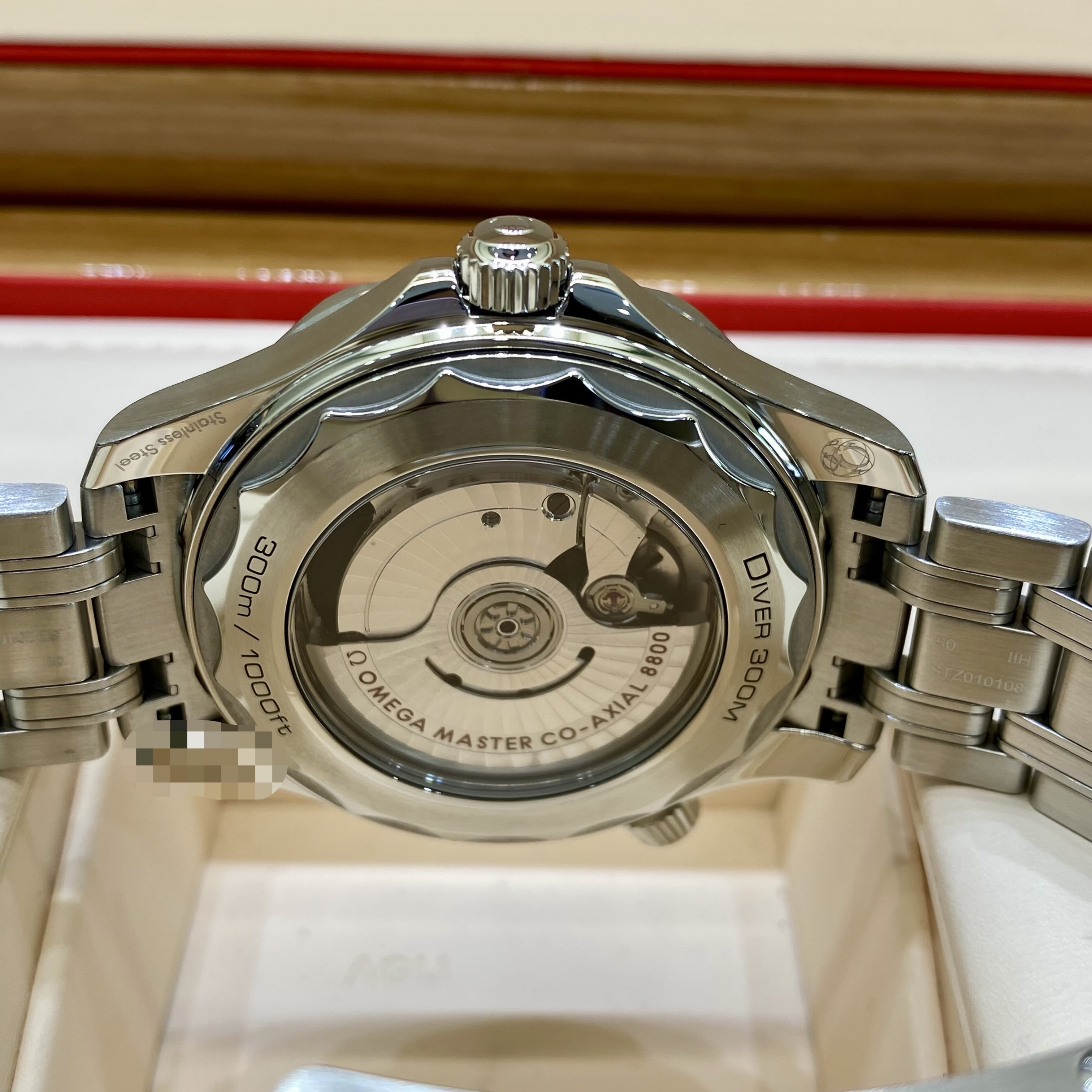 Omega 210.30.42.20.10.001 detail 5