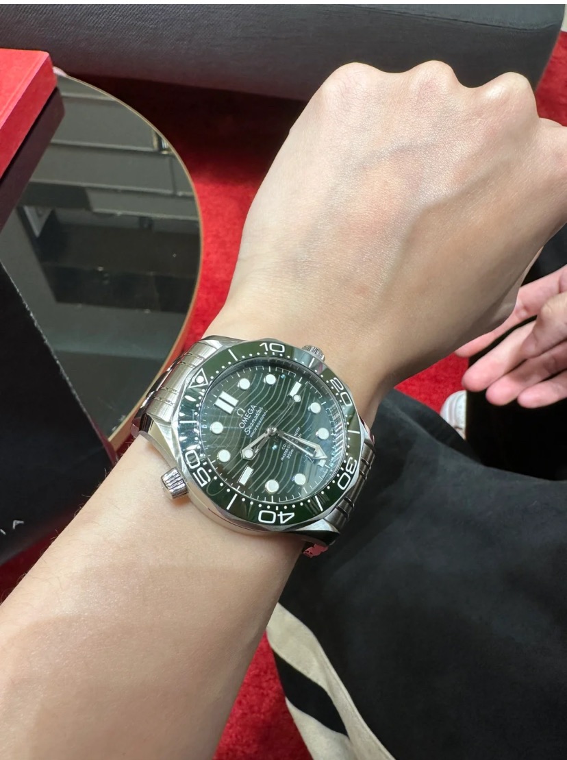 Omega 210.30.42.20.10.001