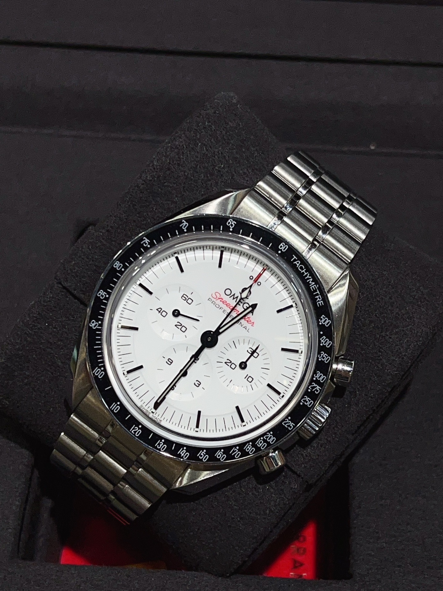 Omega 310.30.42.50.04.001 detail 2