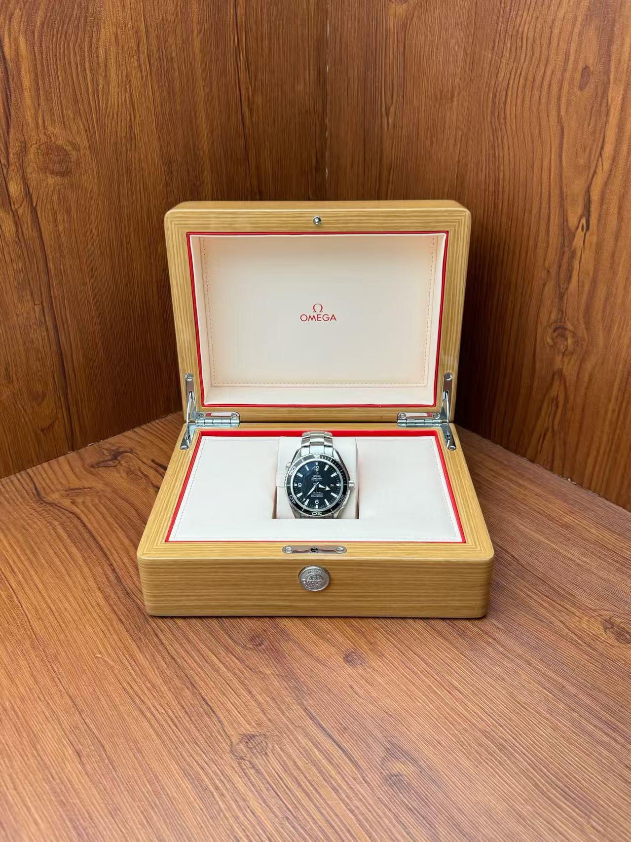 Omega 2200.50.00 detail 7