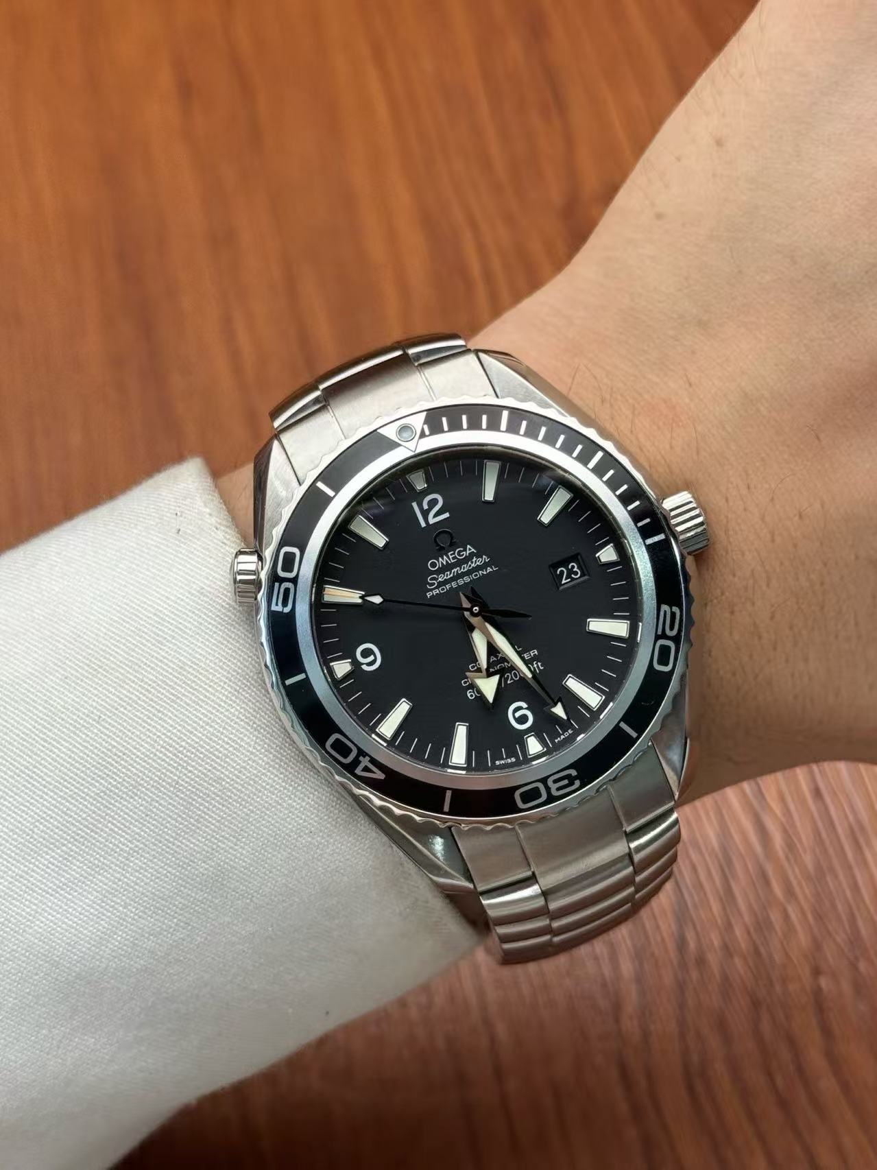 Omega 2200.50.00 detail 3