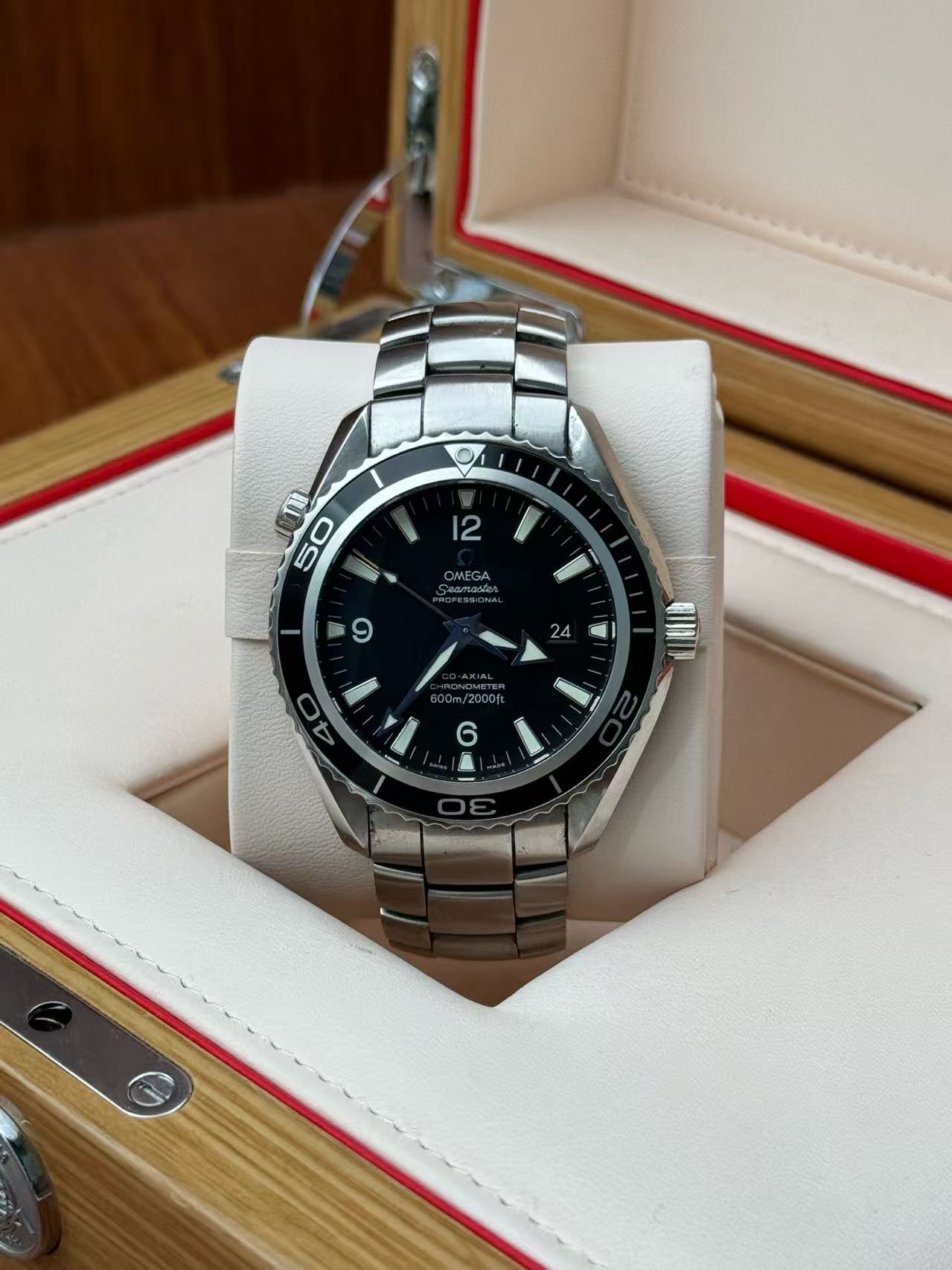 Omega 2200.50.00 detail 6
