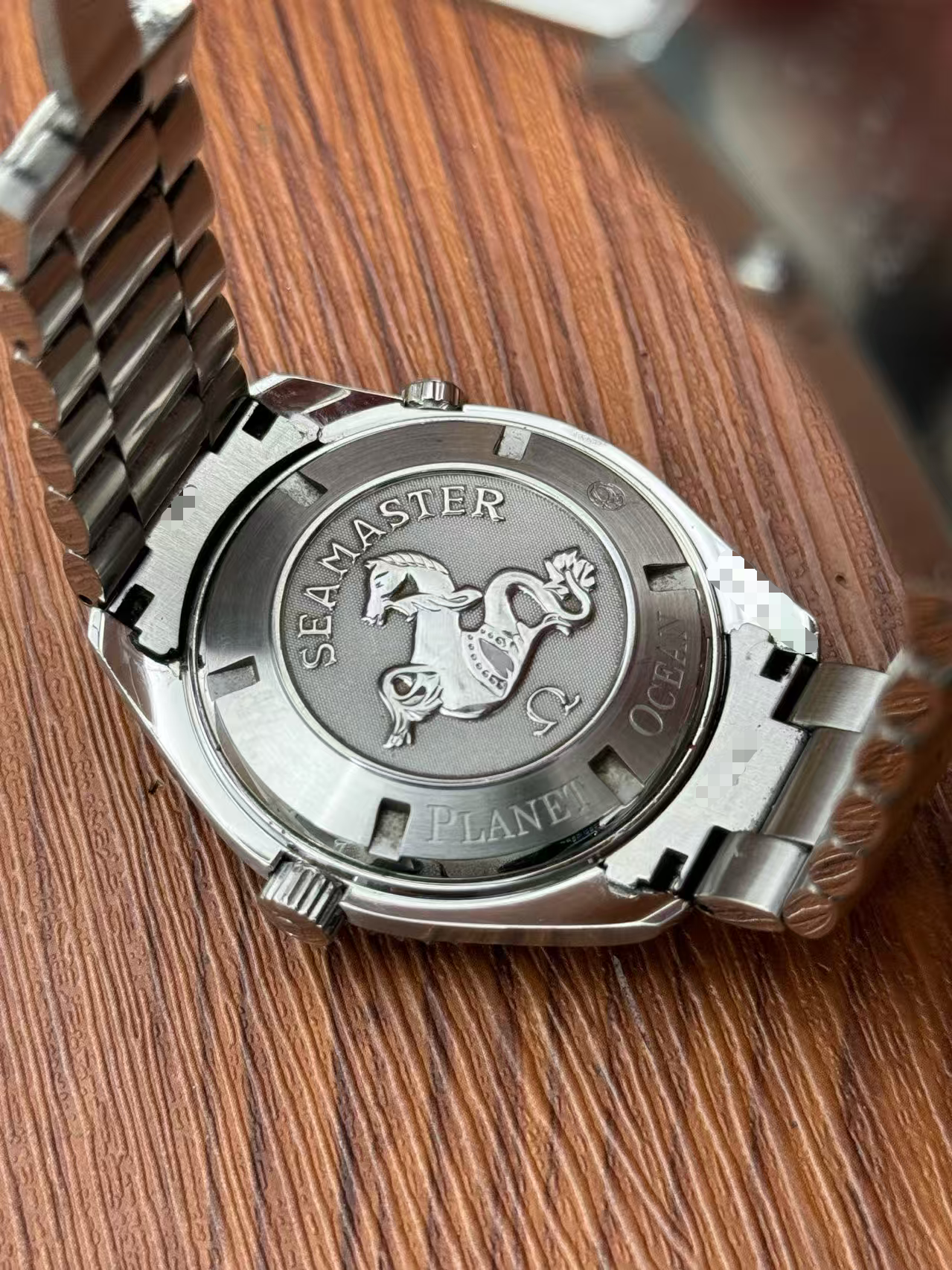 Omega 2200.50.00 detail 5