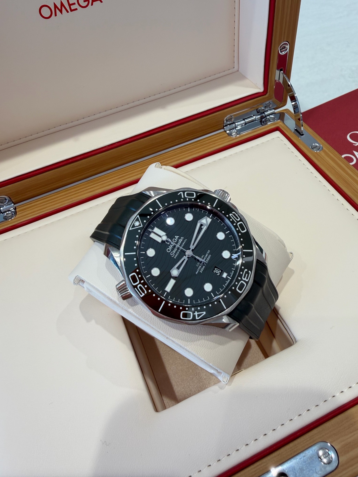 Omega 210.32.42.20.10.001