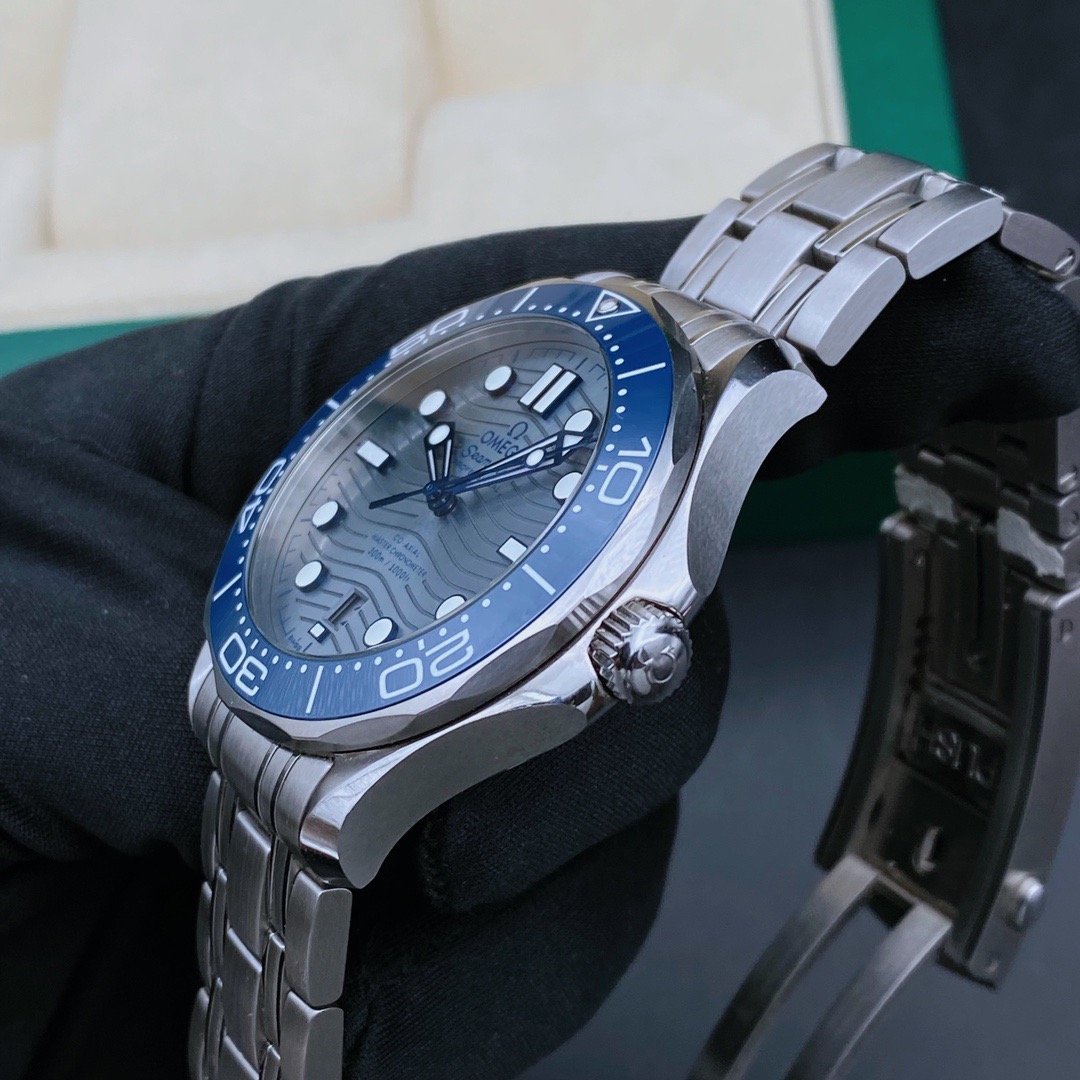Omega 210.30.42.20.06.001 detail 5