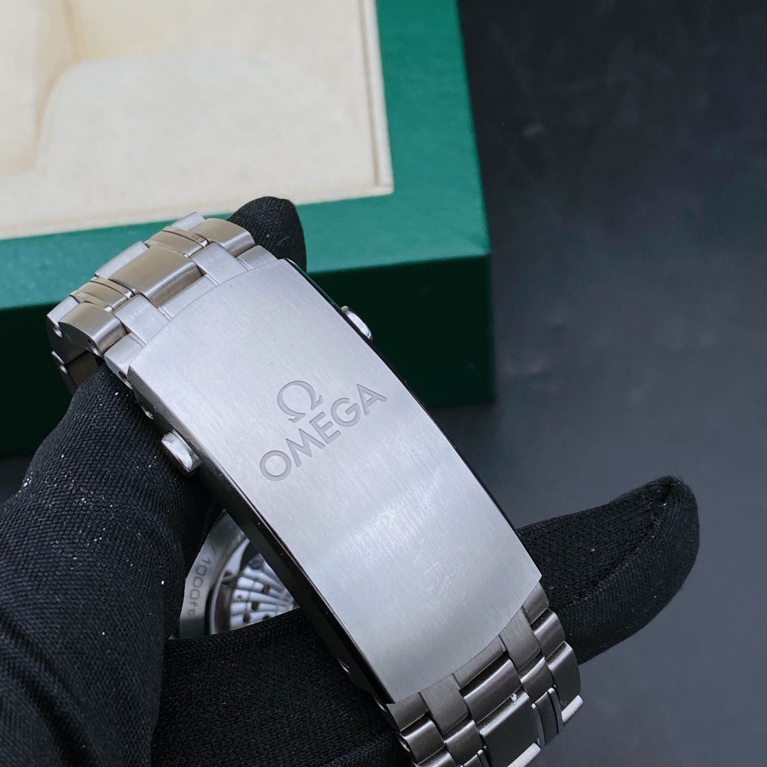 Omega 210.30.42.20.06.001 detail 6