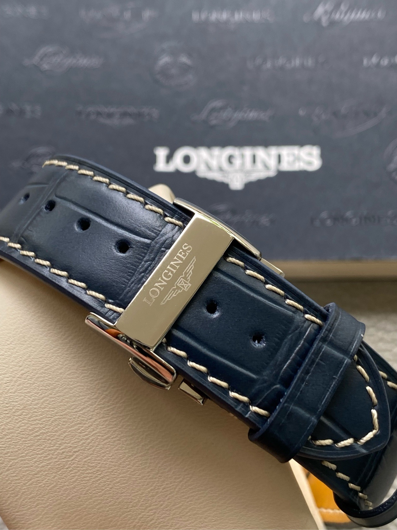 Longines L2.773.4.92.0 detail 4