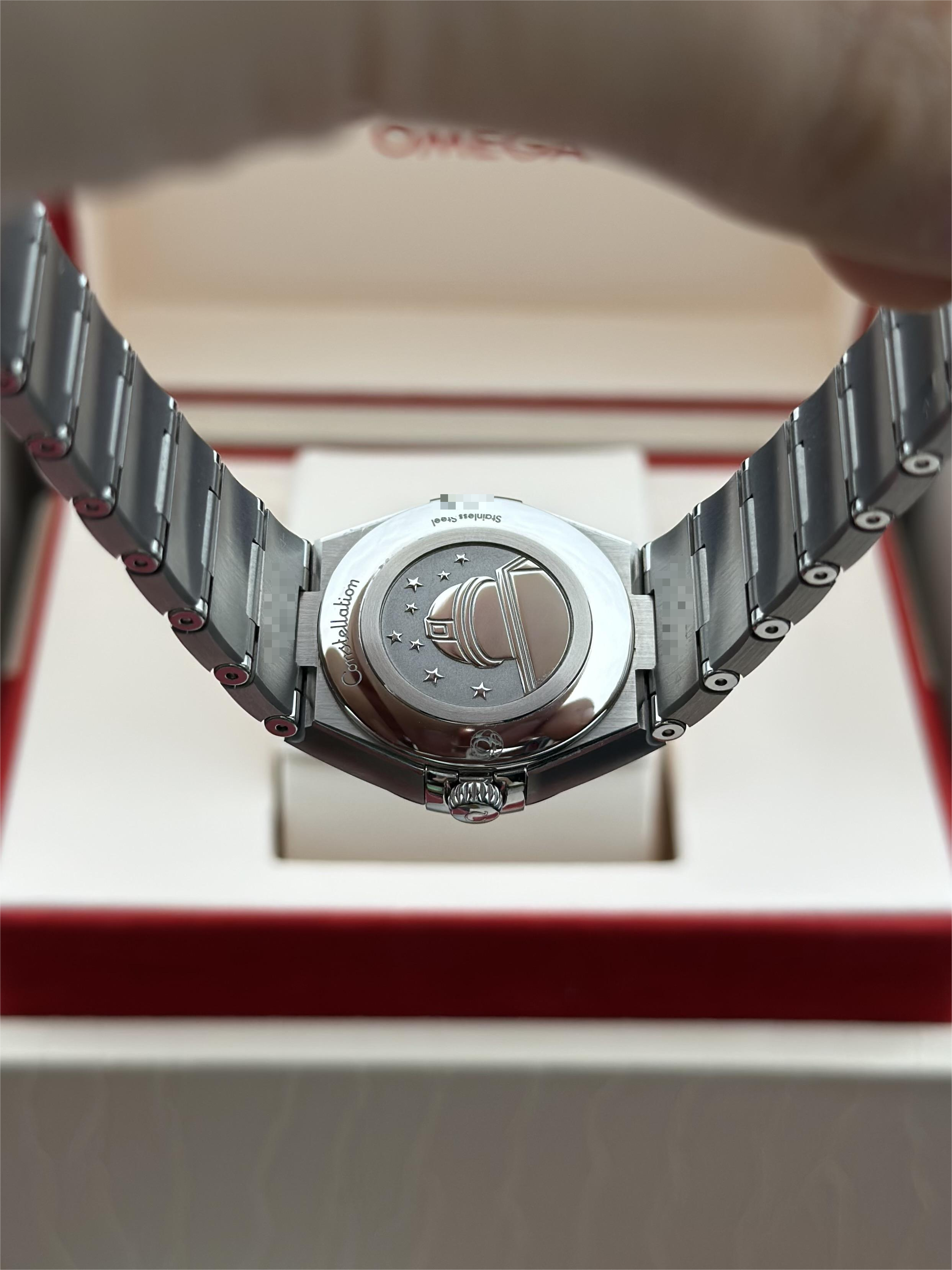 Omega 131.10.28.60.52.001 detail 6