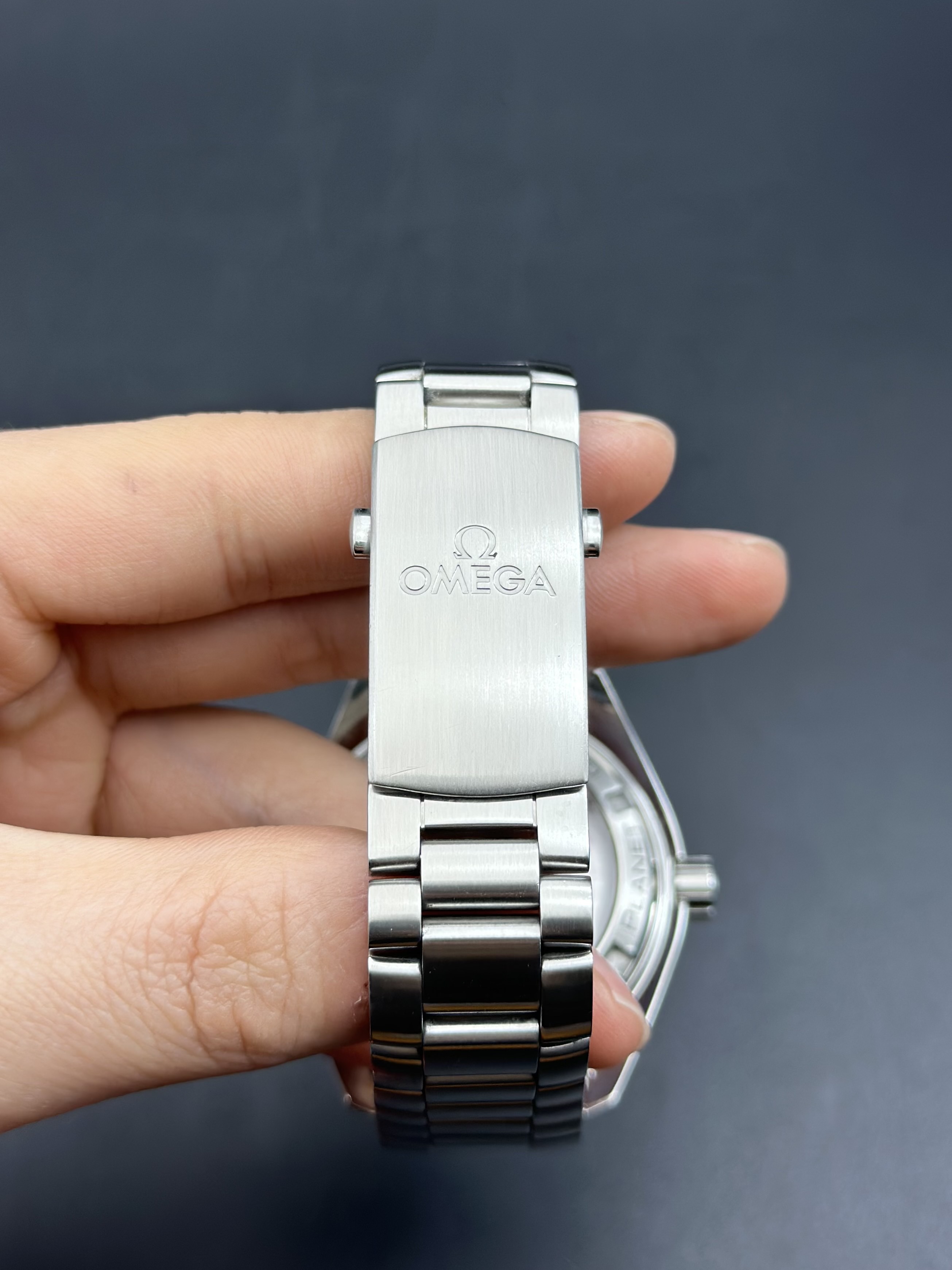 Omega 232.30.42.21.04.001 detail 4