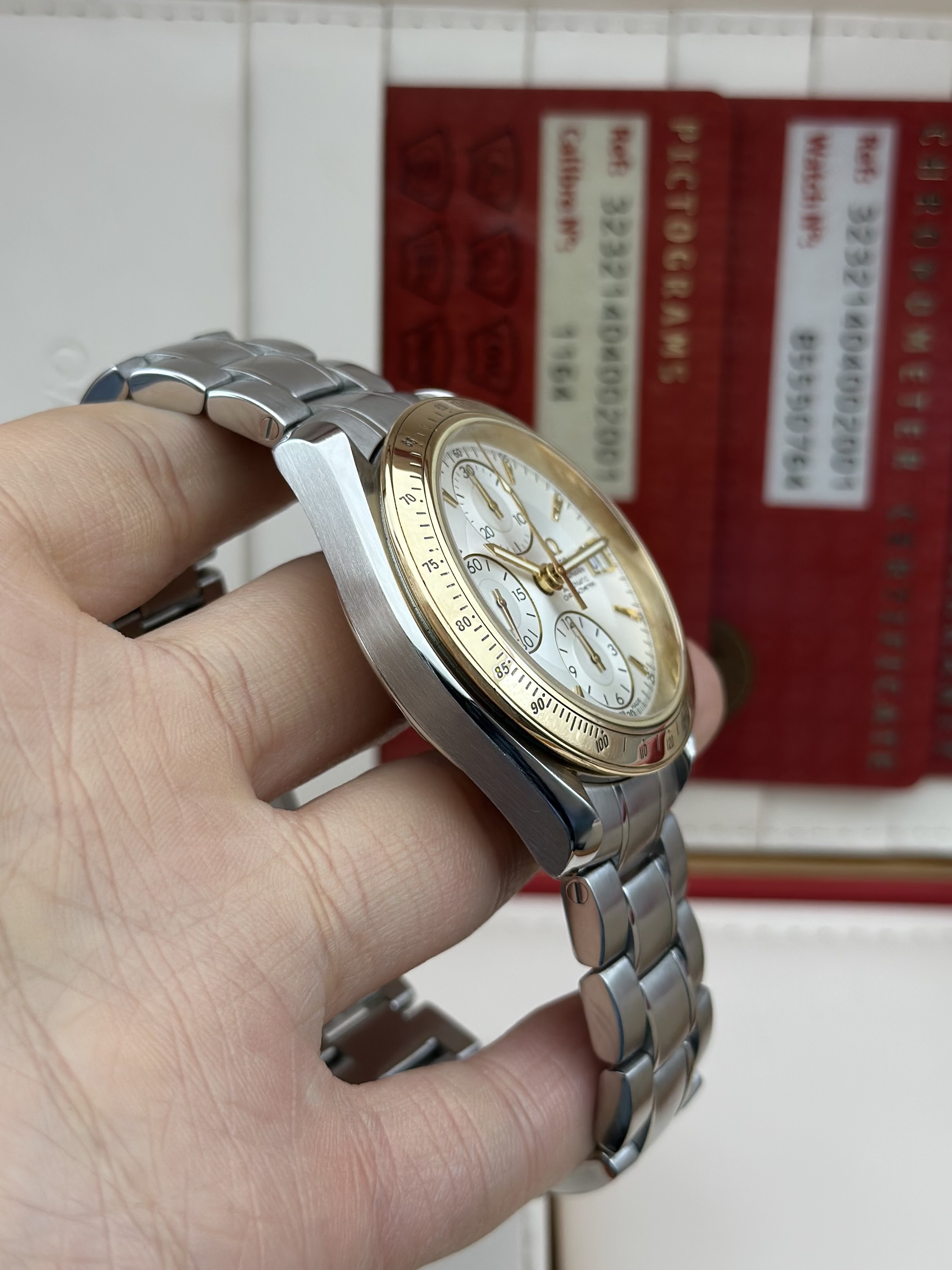 Omega 323.21.40.44.02.001 detail 2