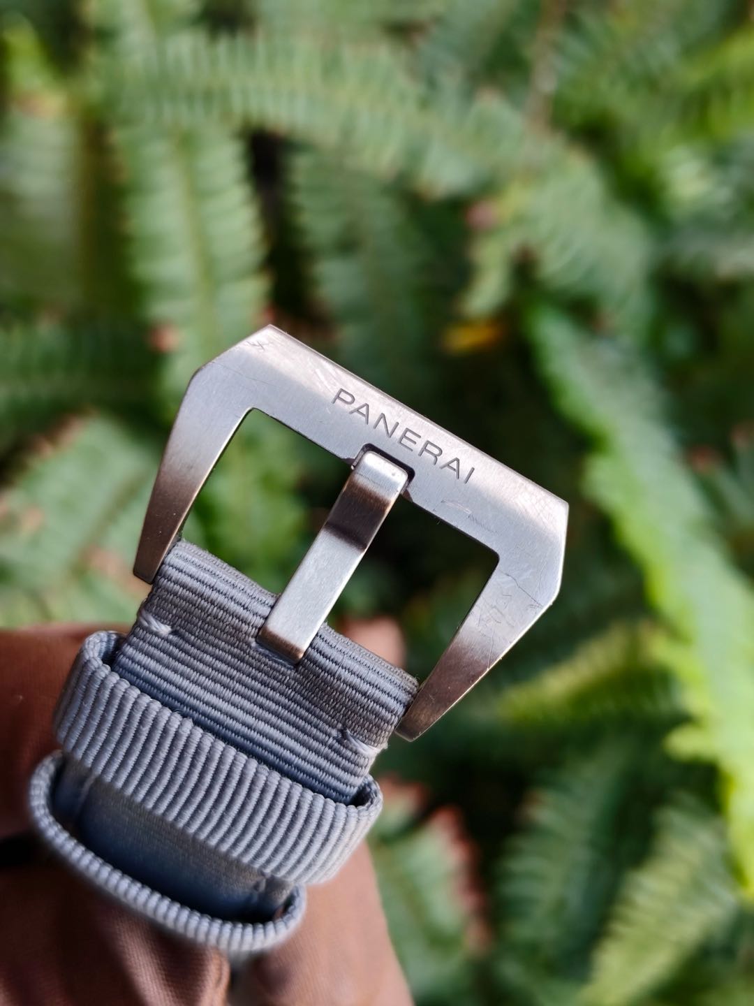 Panerai PAM02305 detail 3