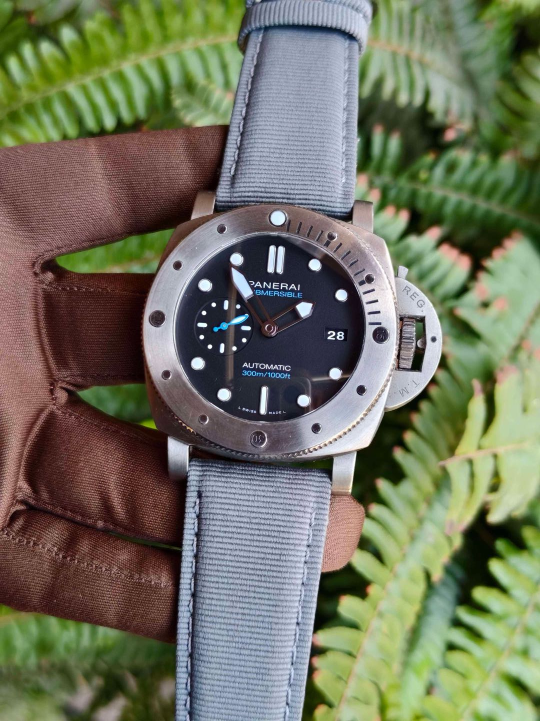 Panerai PAM02305 detail 1