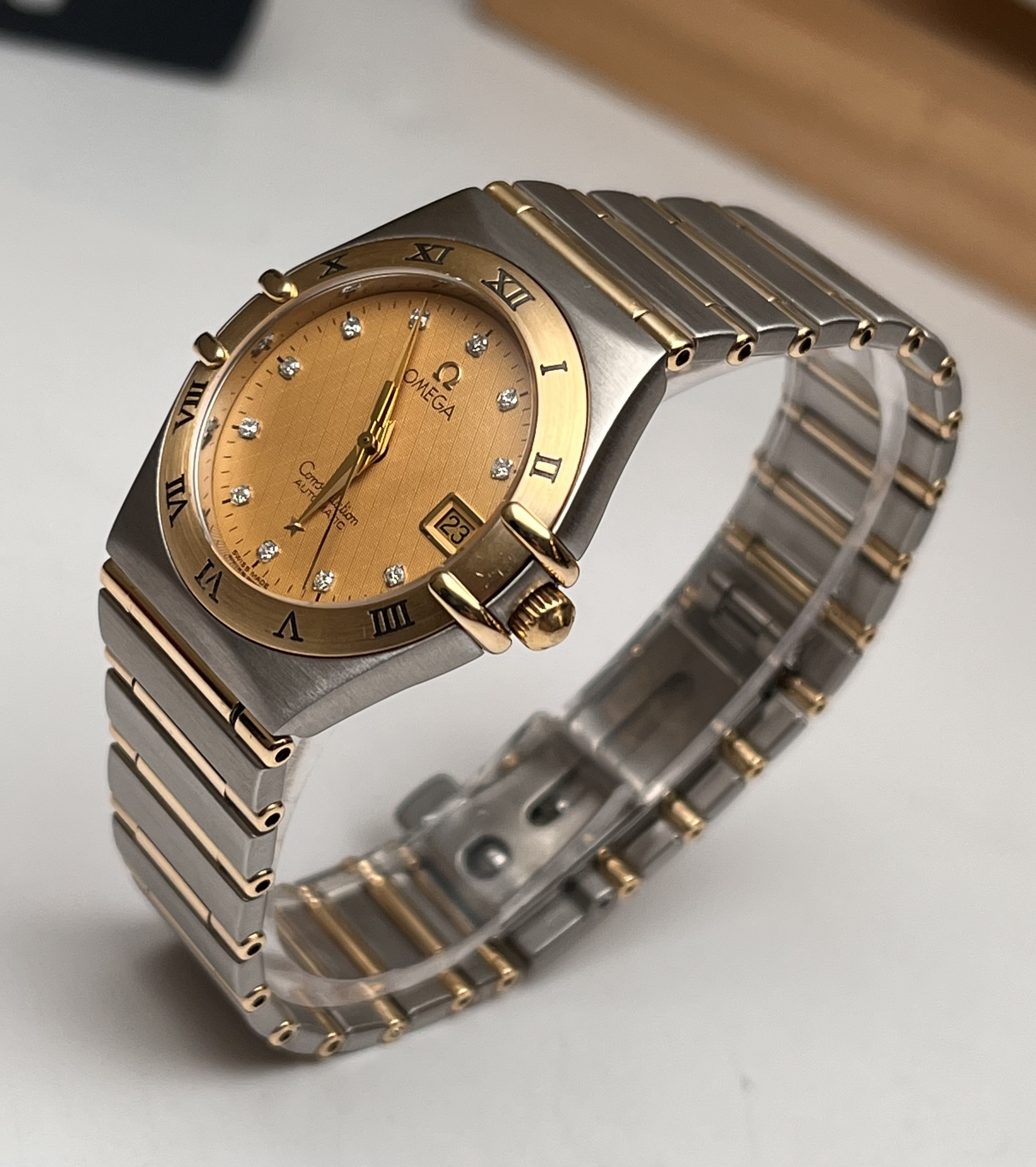 Omega 1292.15.00 detail 2