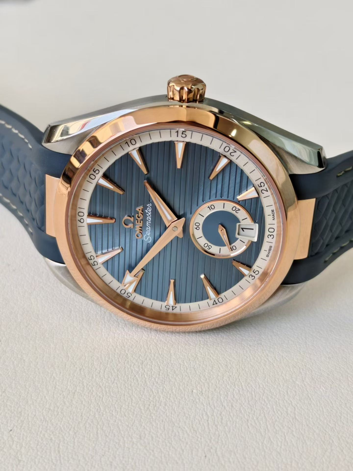 Omega 220.22.41.21.03.001 detail 2