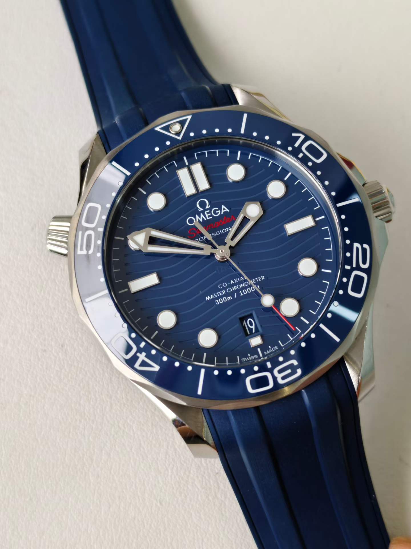 Omega 210.32.42.20.03.001 detail 1