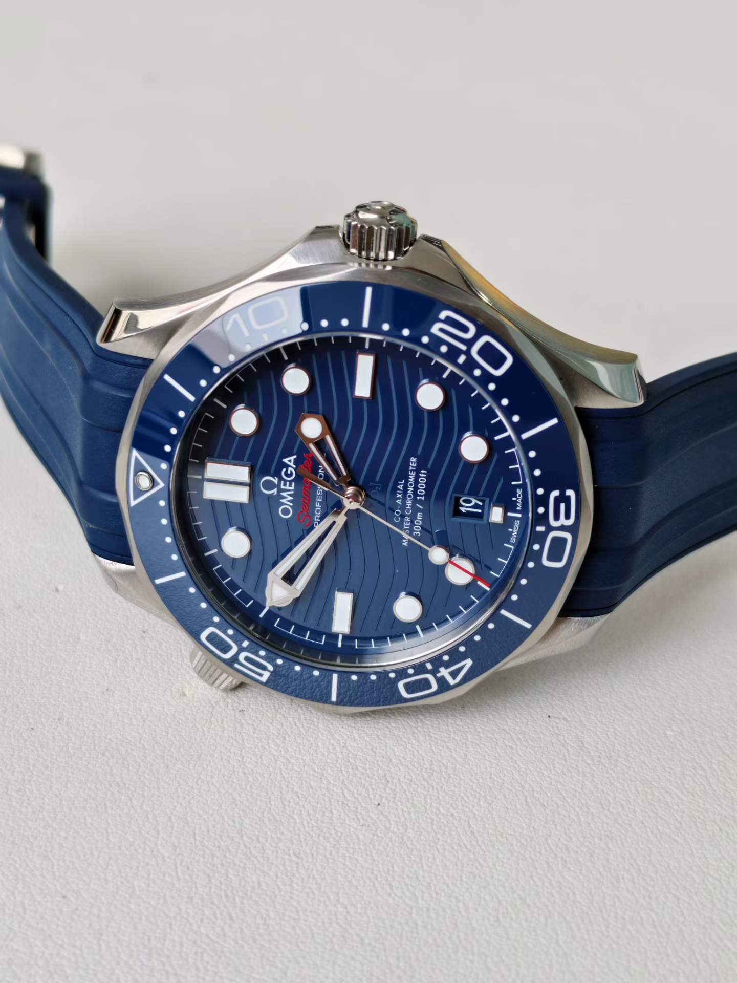 Omega 210.32.42.20.03.001 detail 2