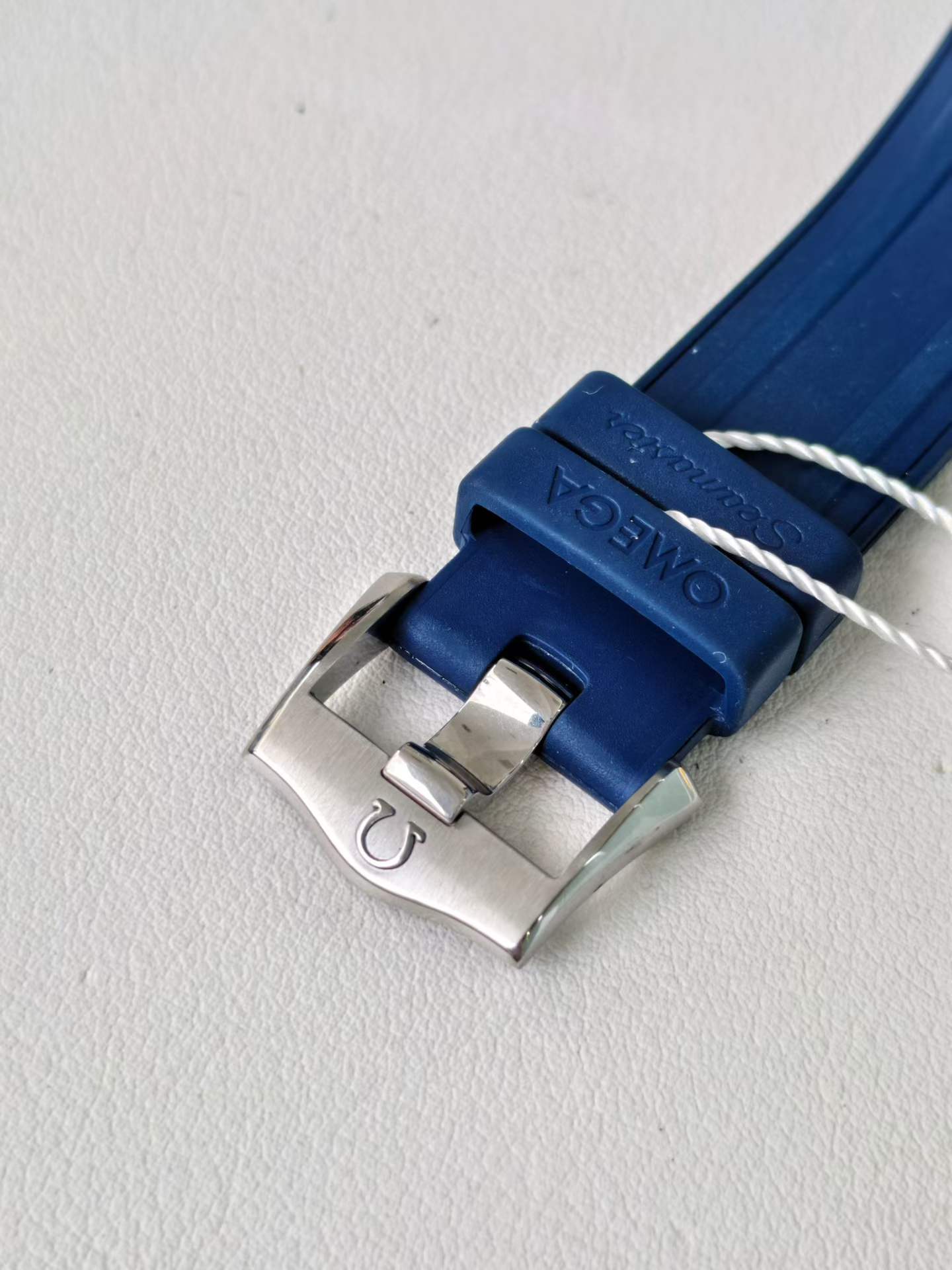 Omega 210.32.42.20.03.001 detail 5