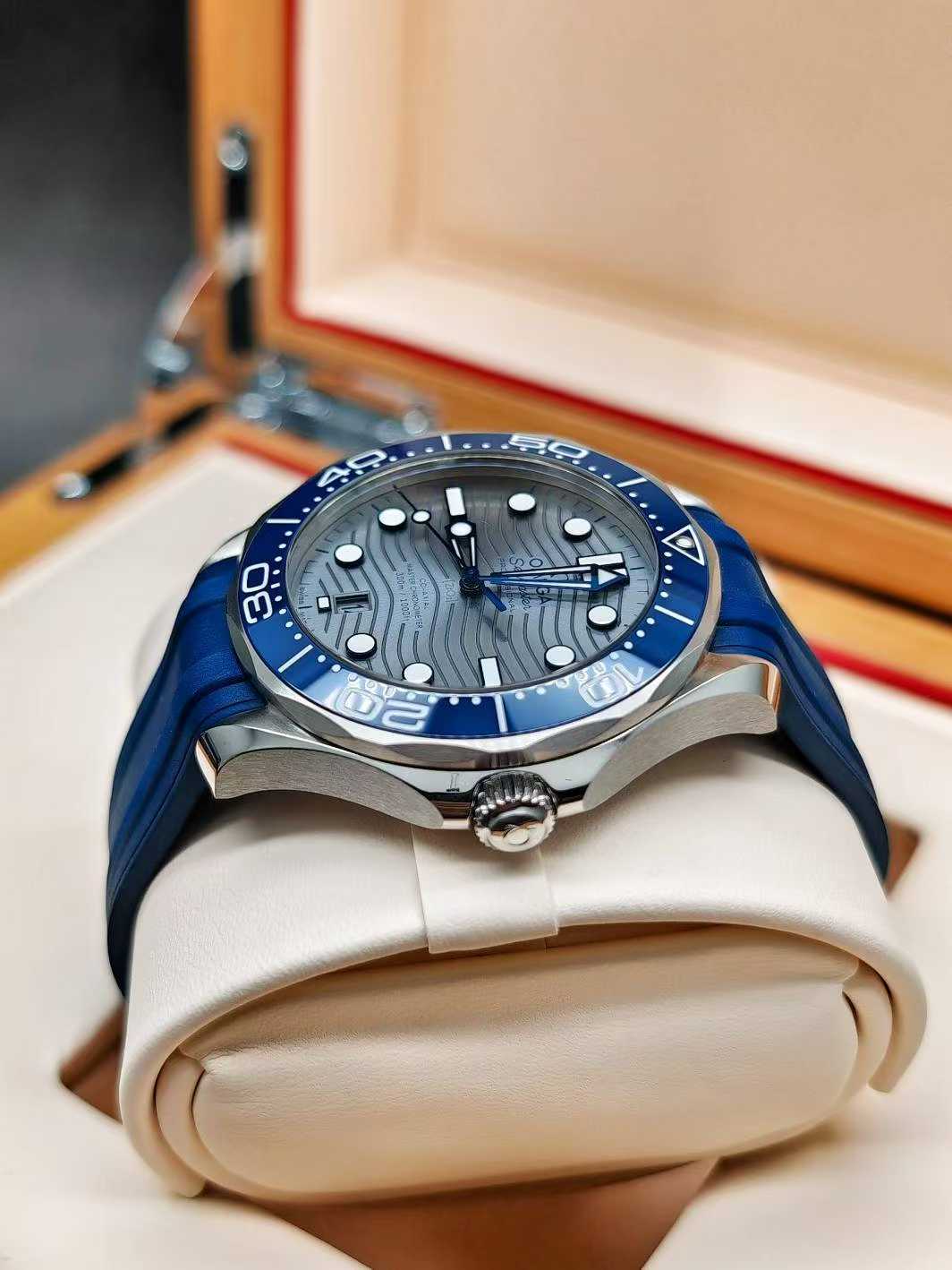 Omega 210.32.42.20.06.001 detail 3
