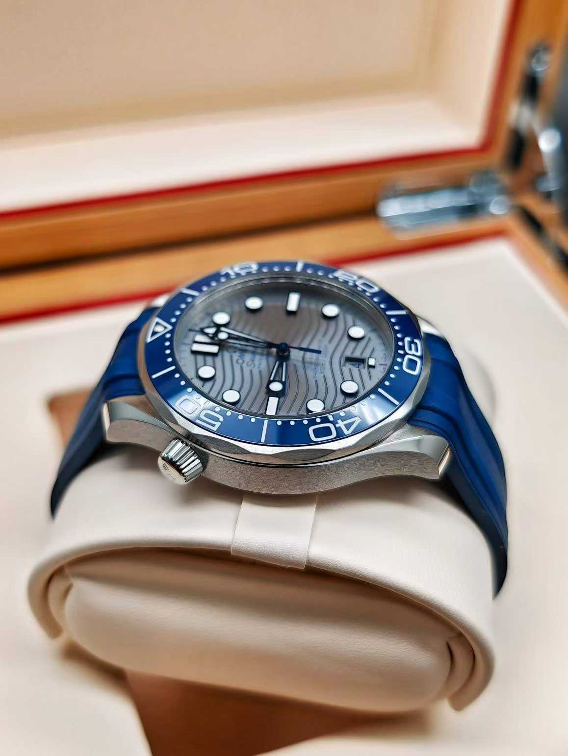 Omega 210.32.42.20.06.001 detail 4