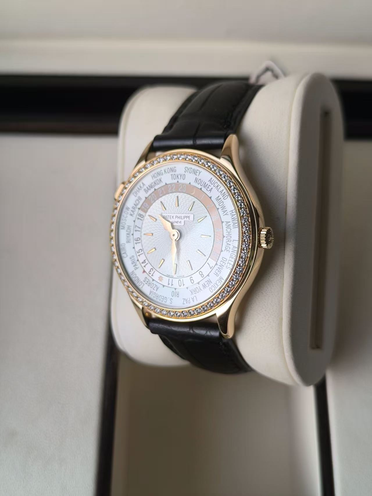 Patek Philippe 7130R-001 detail 1