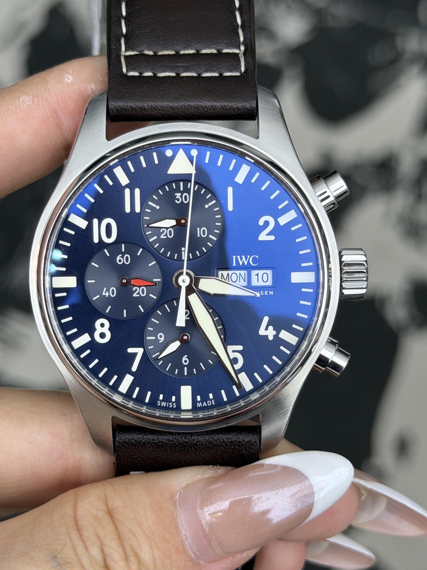 IWC 377714 detail 1