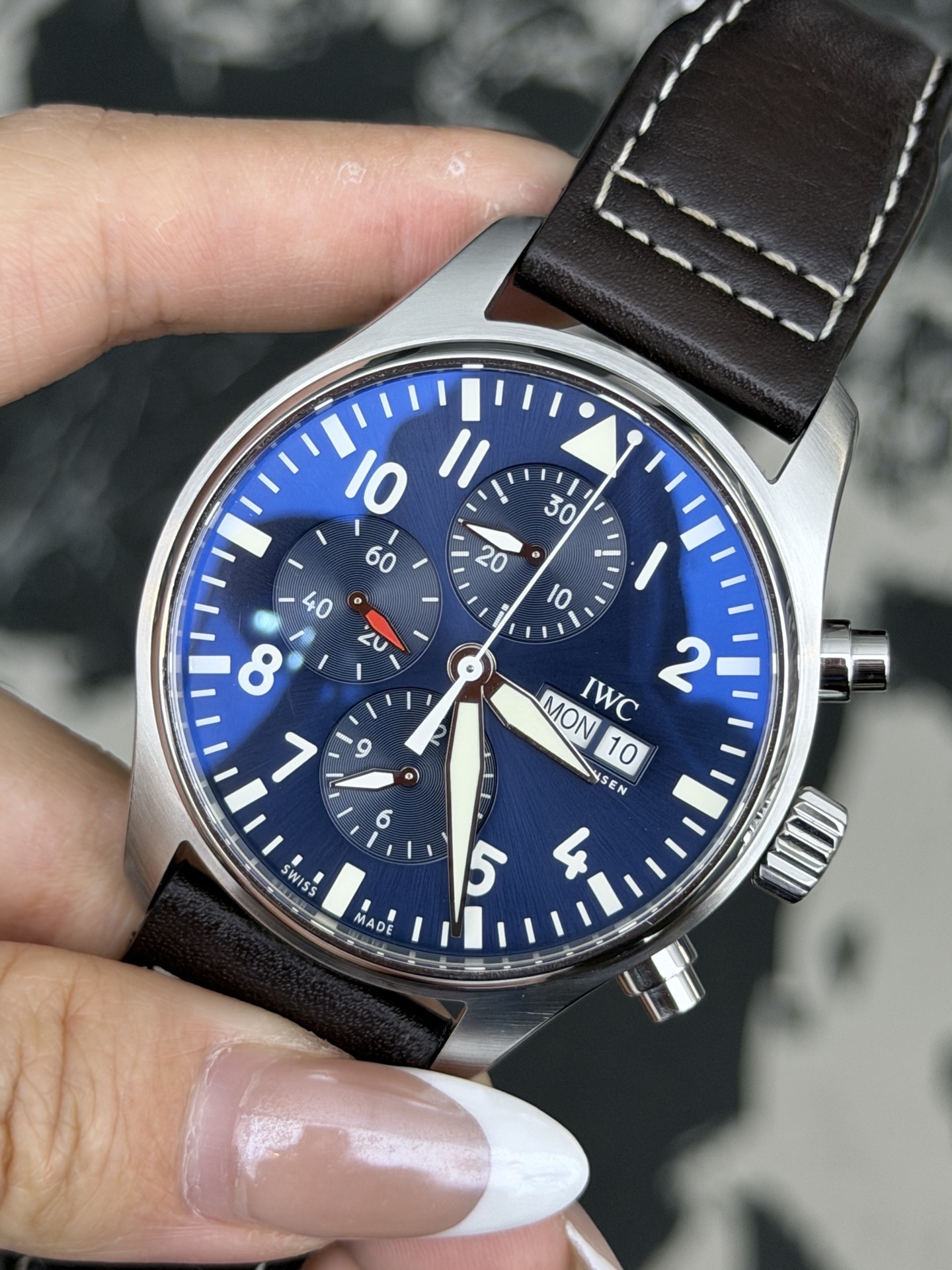 IWC 377714 detail 2