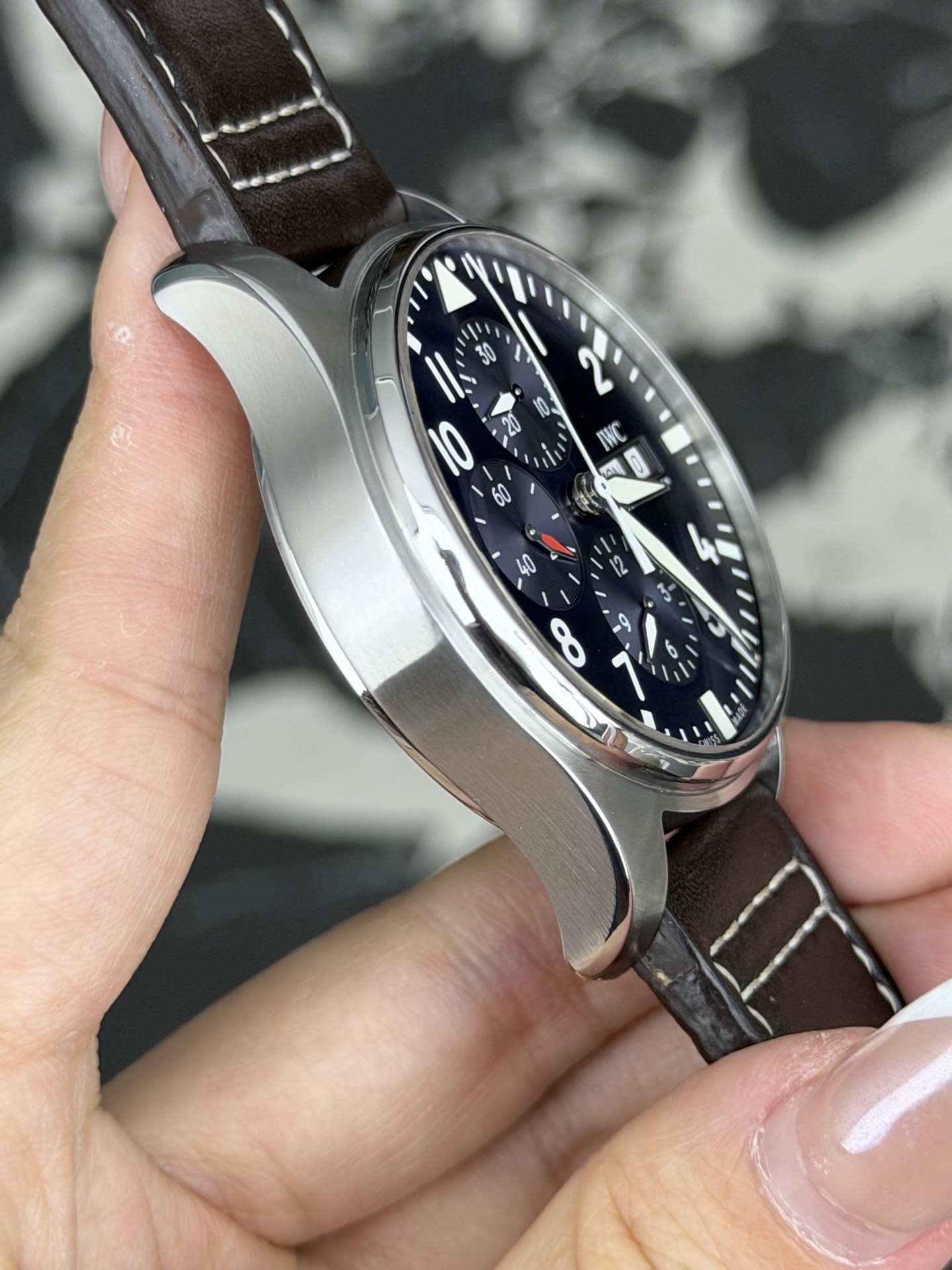 IWC 377714 detail 4