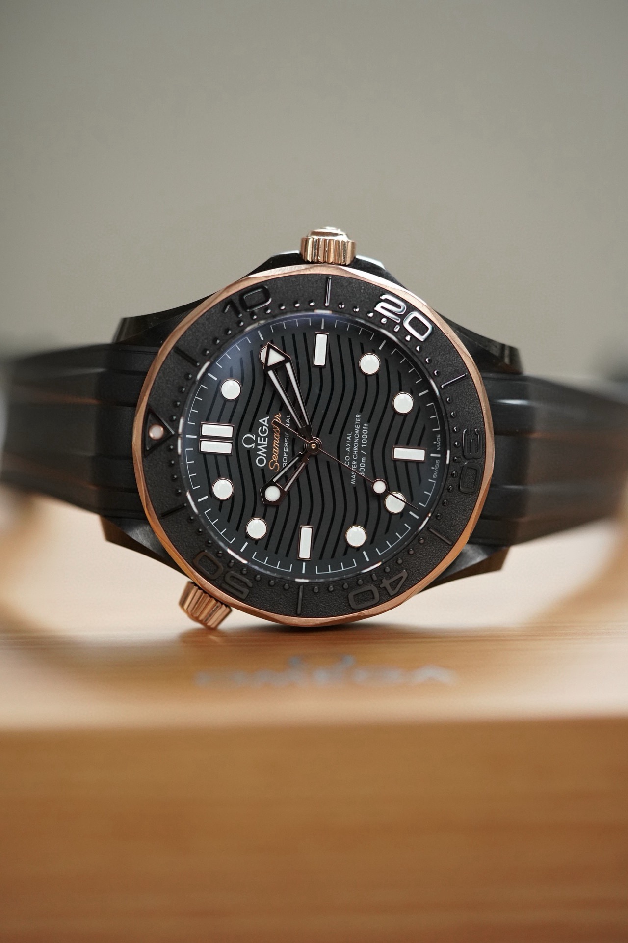 Omega 210.62.44.20.01.001 detail 3