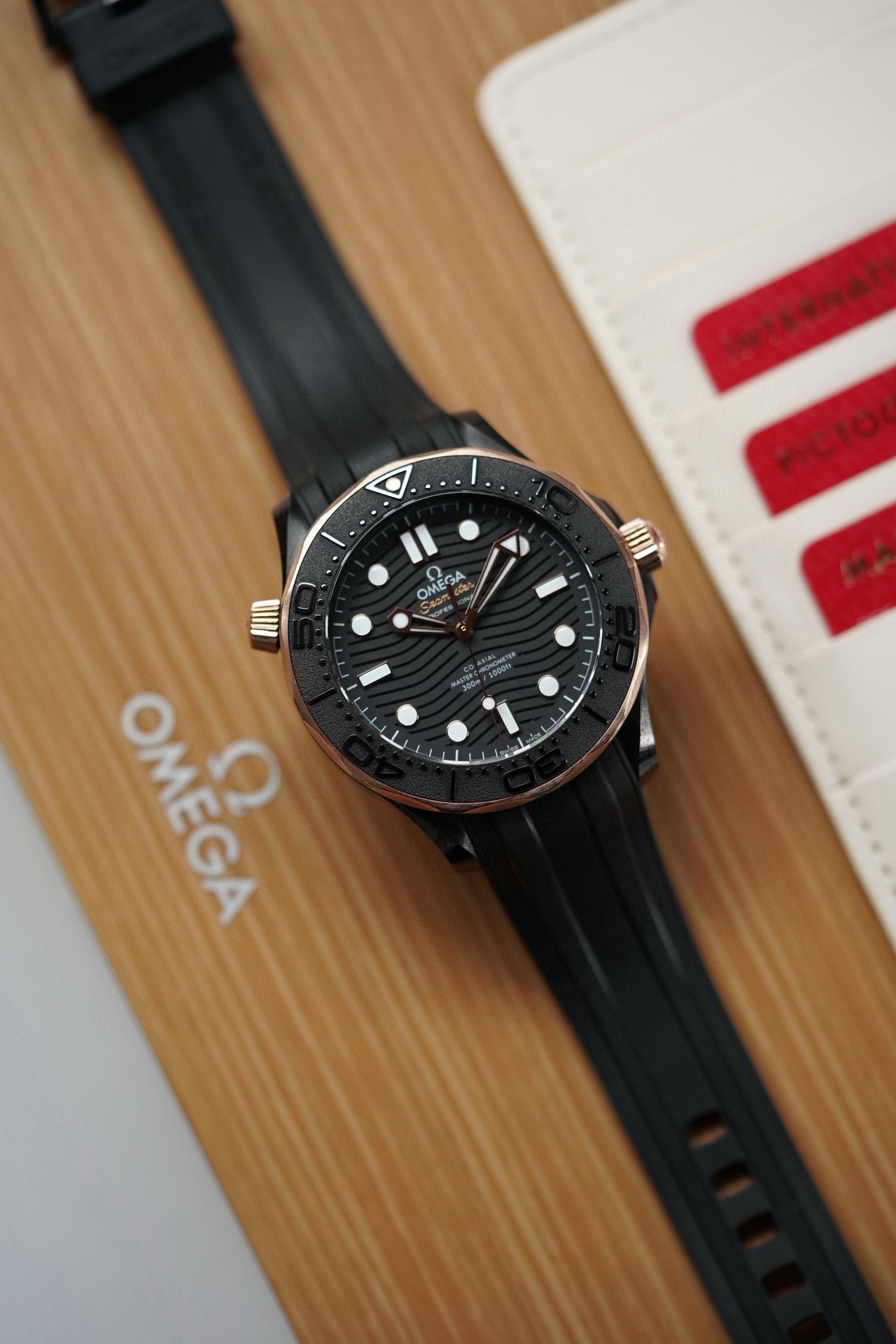 Omega 210.62.44.20.01.001 detail 2