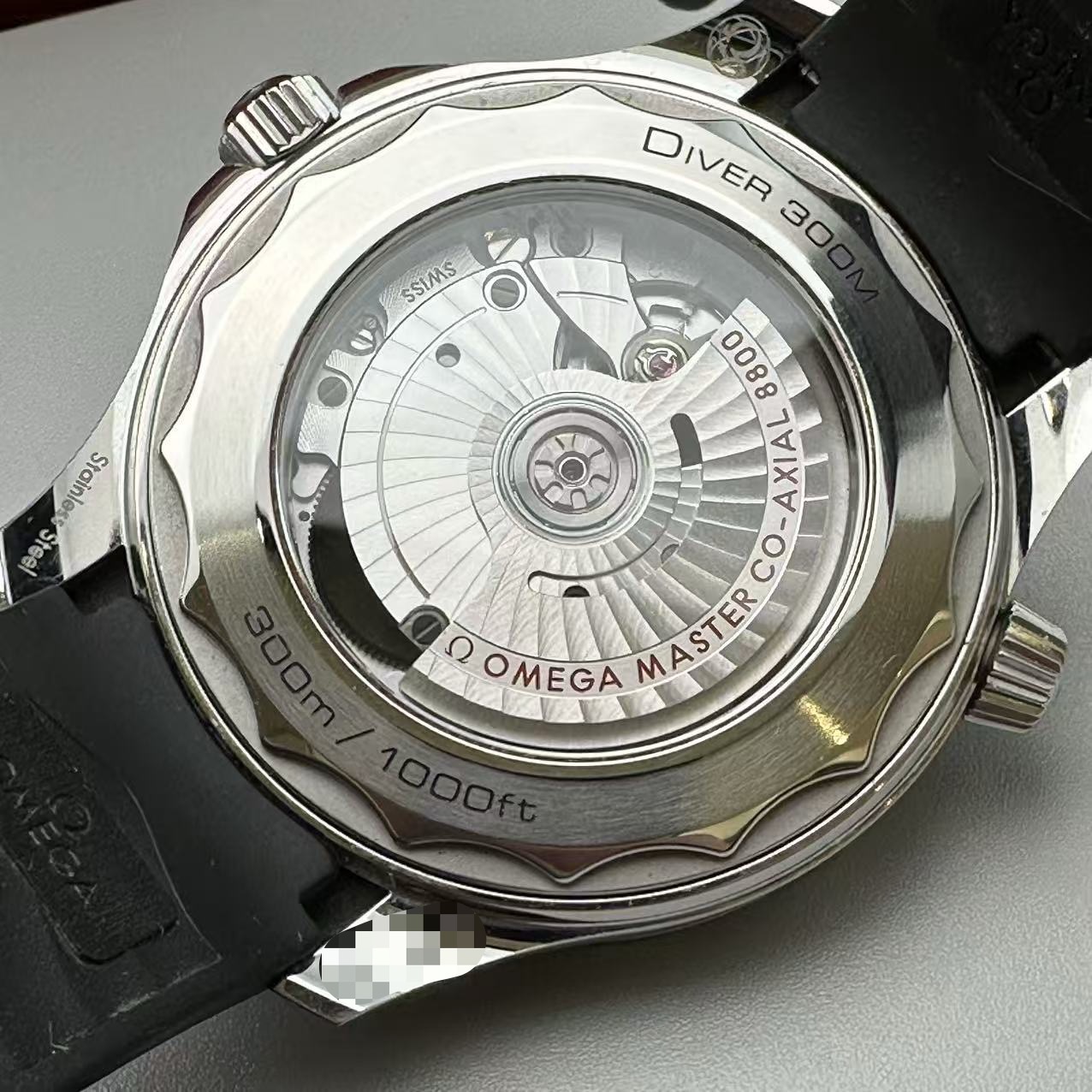 Omega 210.32.42.20.04.001 detail 4