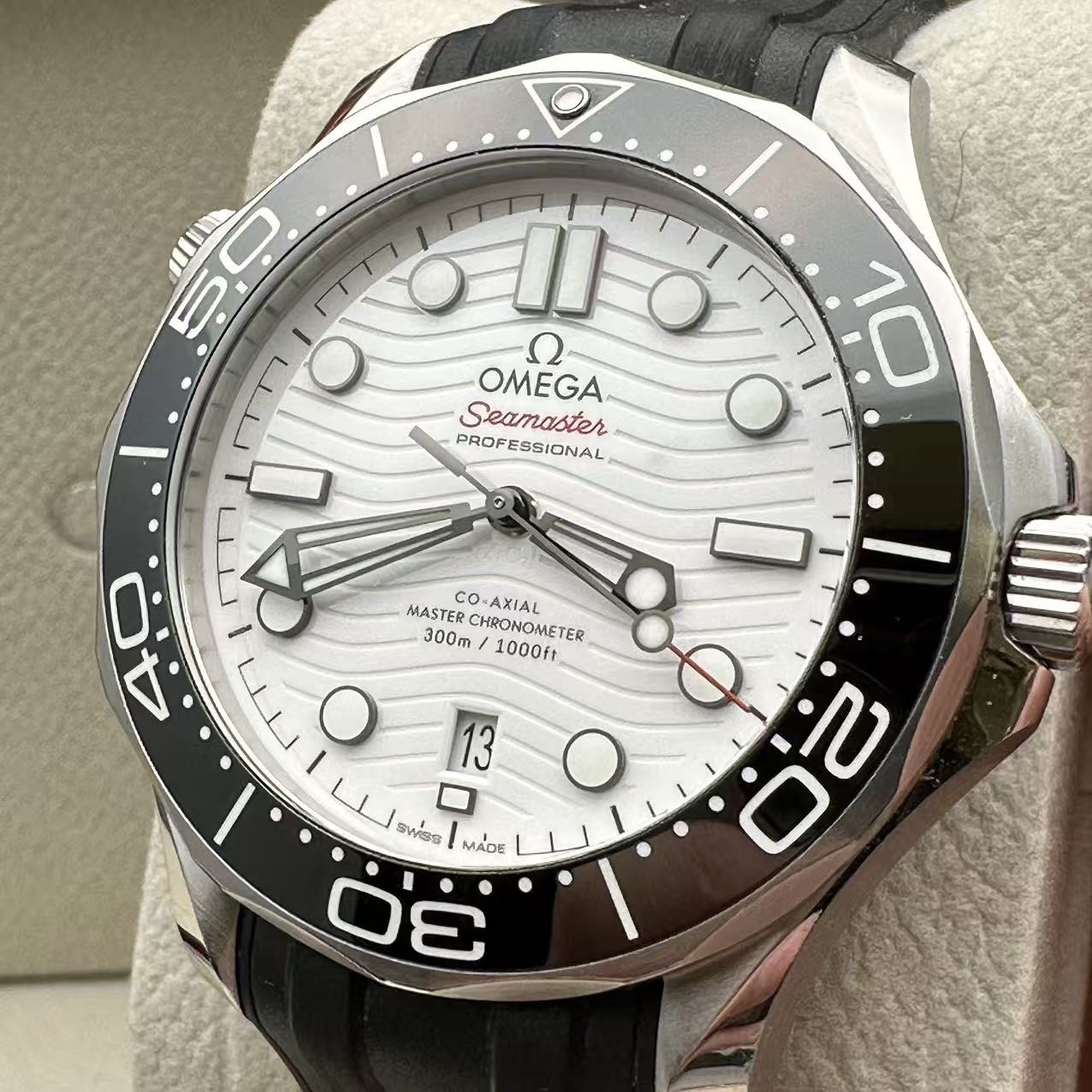 Omega 210.32.42.20.04.001 detail 5