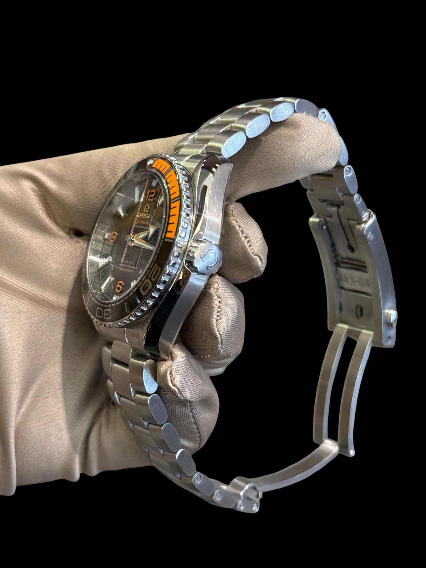 Omega 215.30.44.21.01.002 detail 5