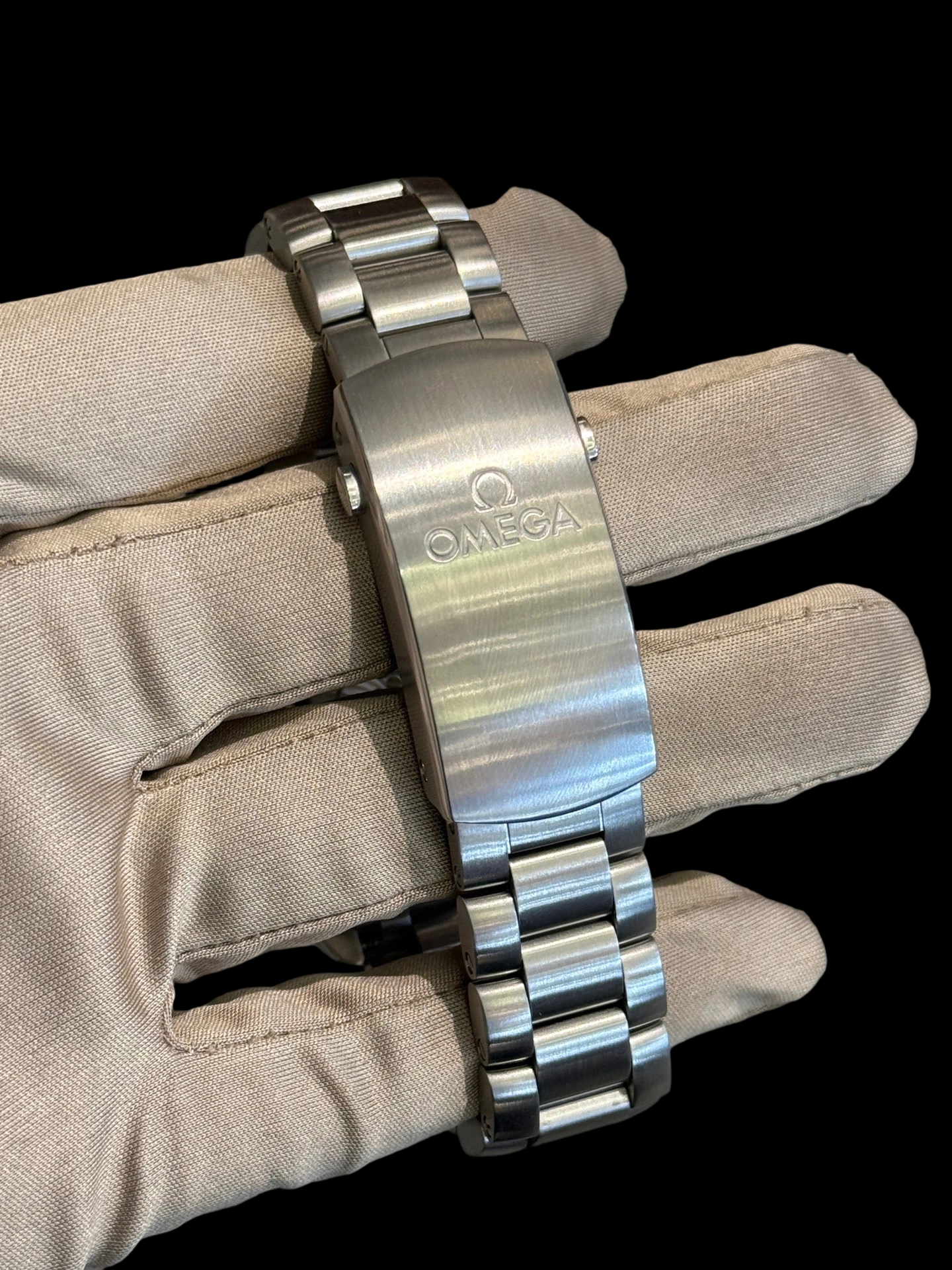 Omega 215.30.44.21.01.002 detail 4
