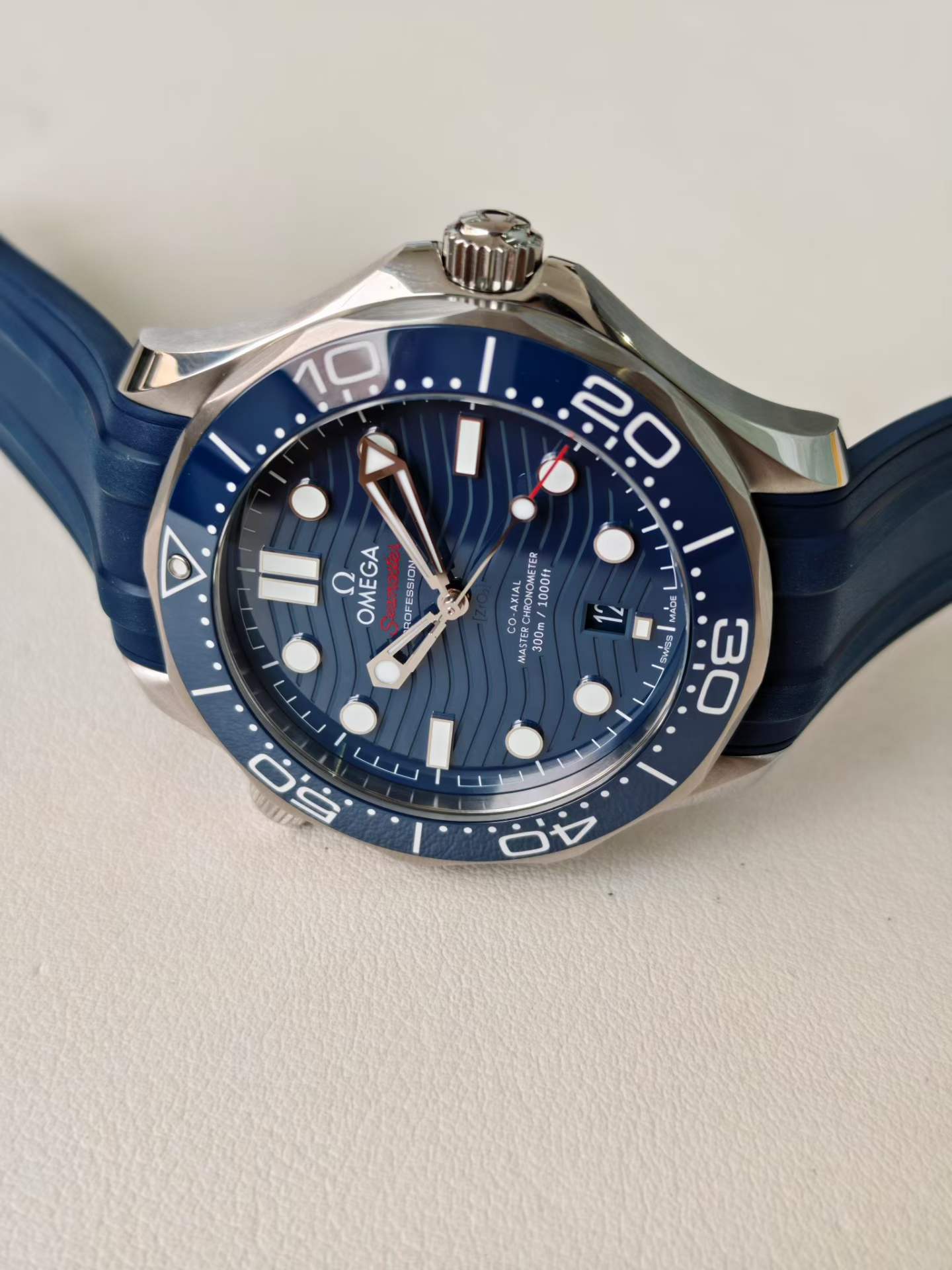 Omega 210.32.42.20.03.001 detail 2
