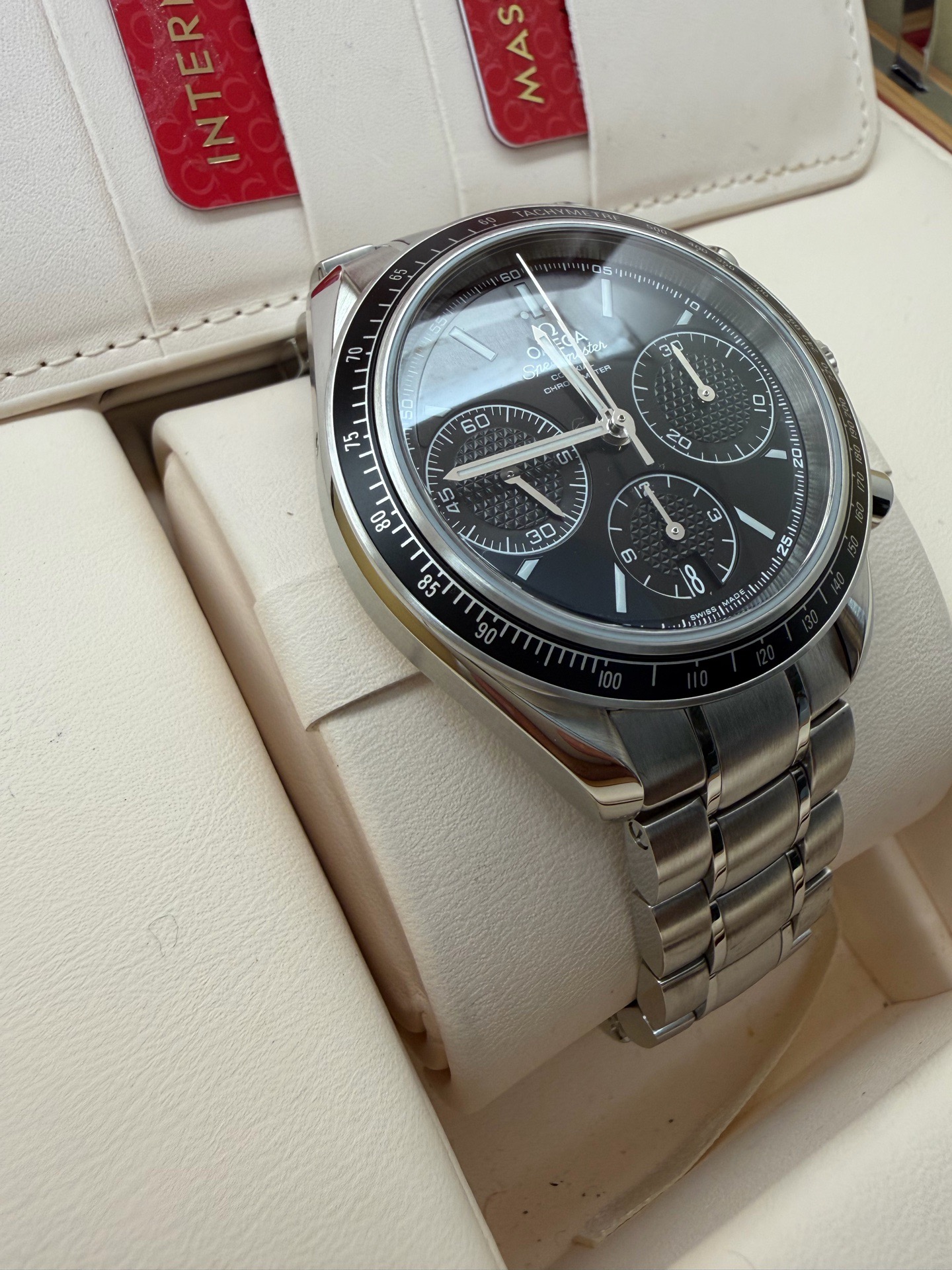 Omega 326.30.40.50.01.001 detail 1