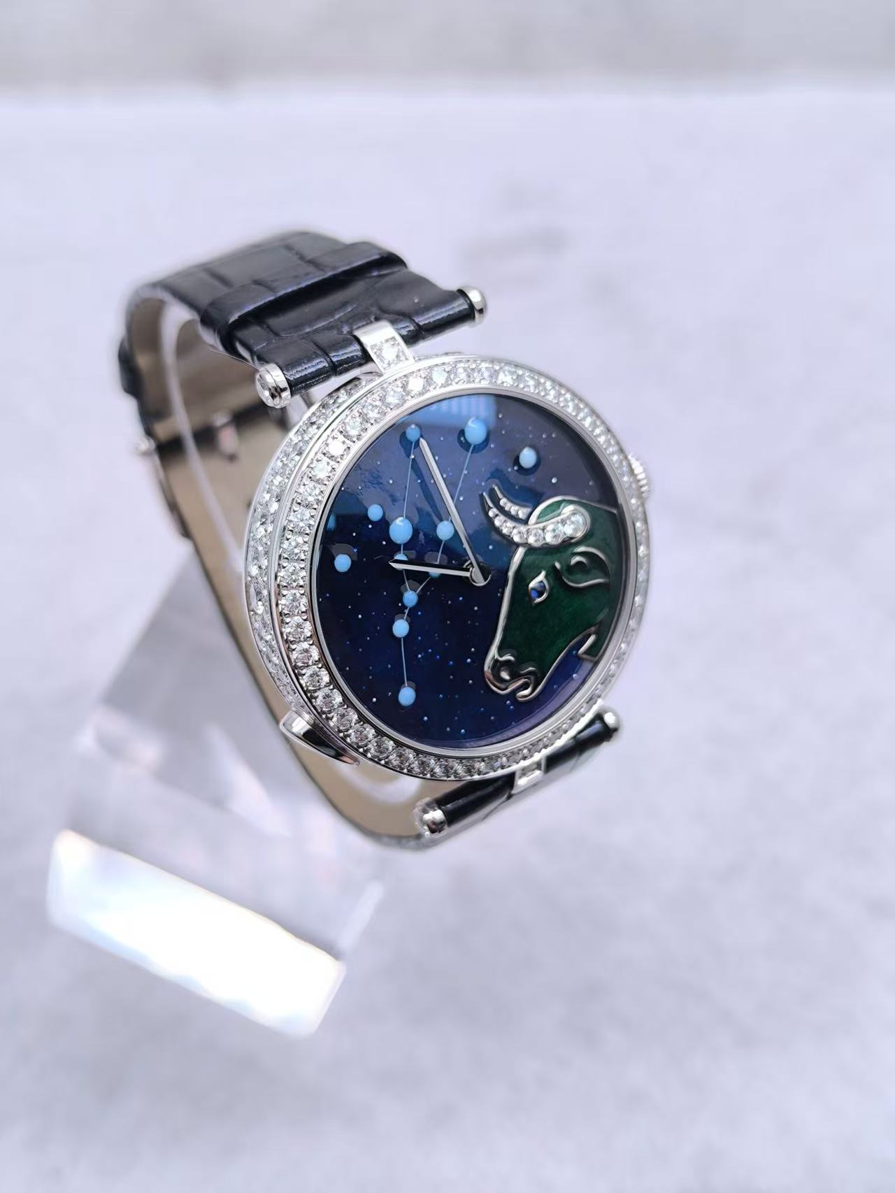 Van Cleef & Arpels VCARO8TU00 detail 1