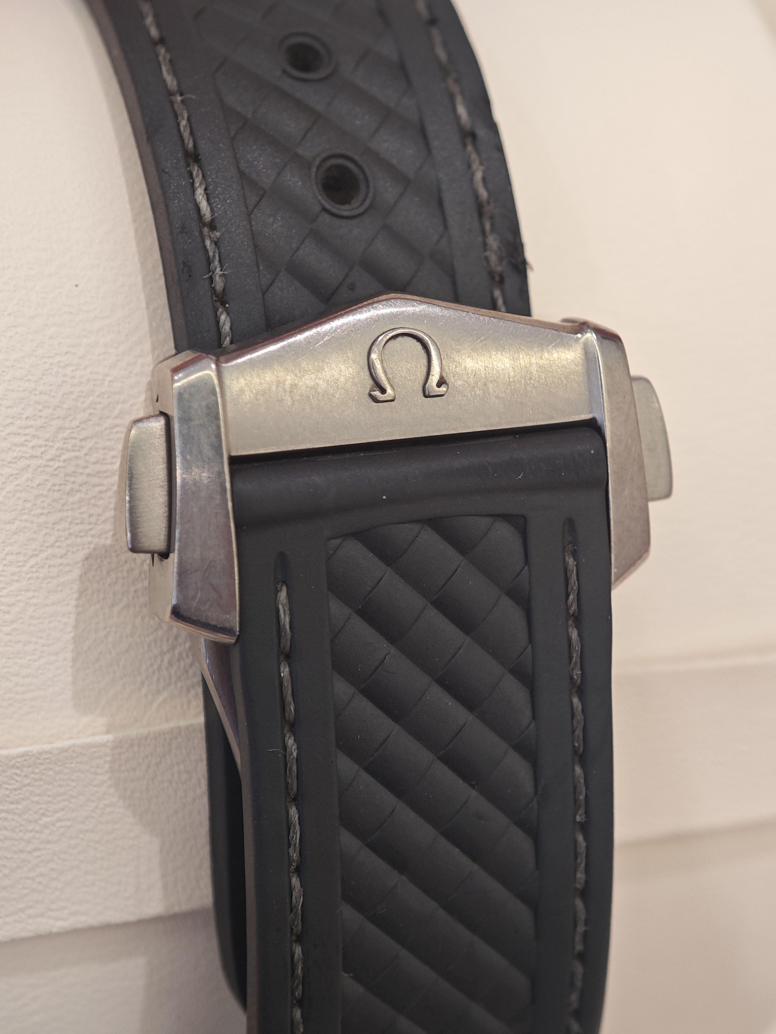 Omega 220.92.43.22.99.001 detail 3
