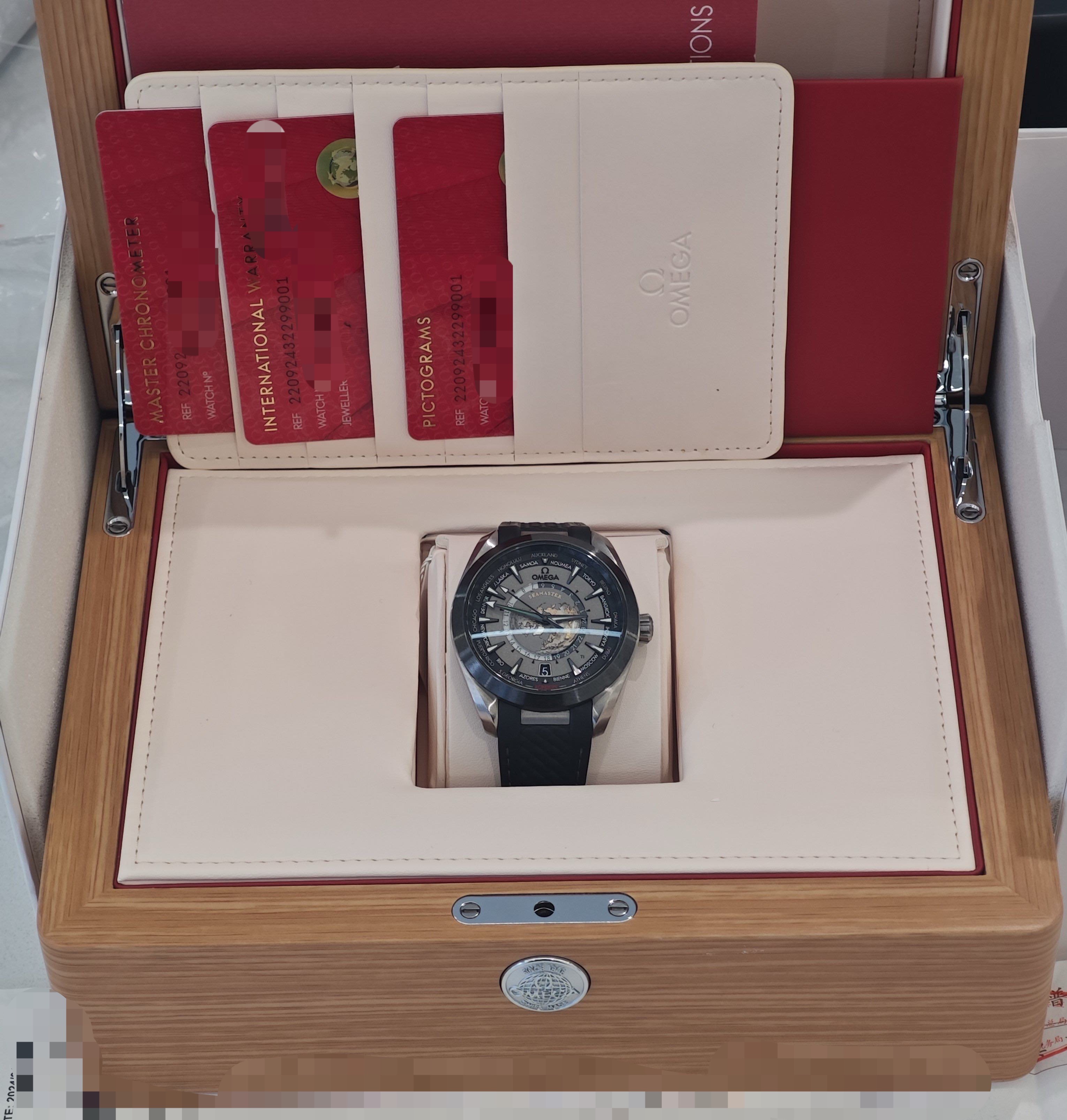 Omega 220.92.43.22.99.001 detail 5