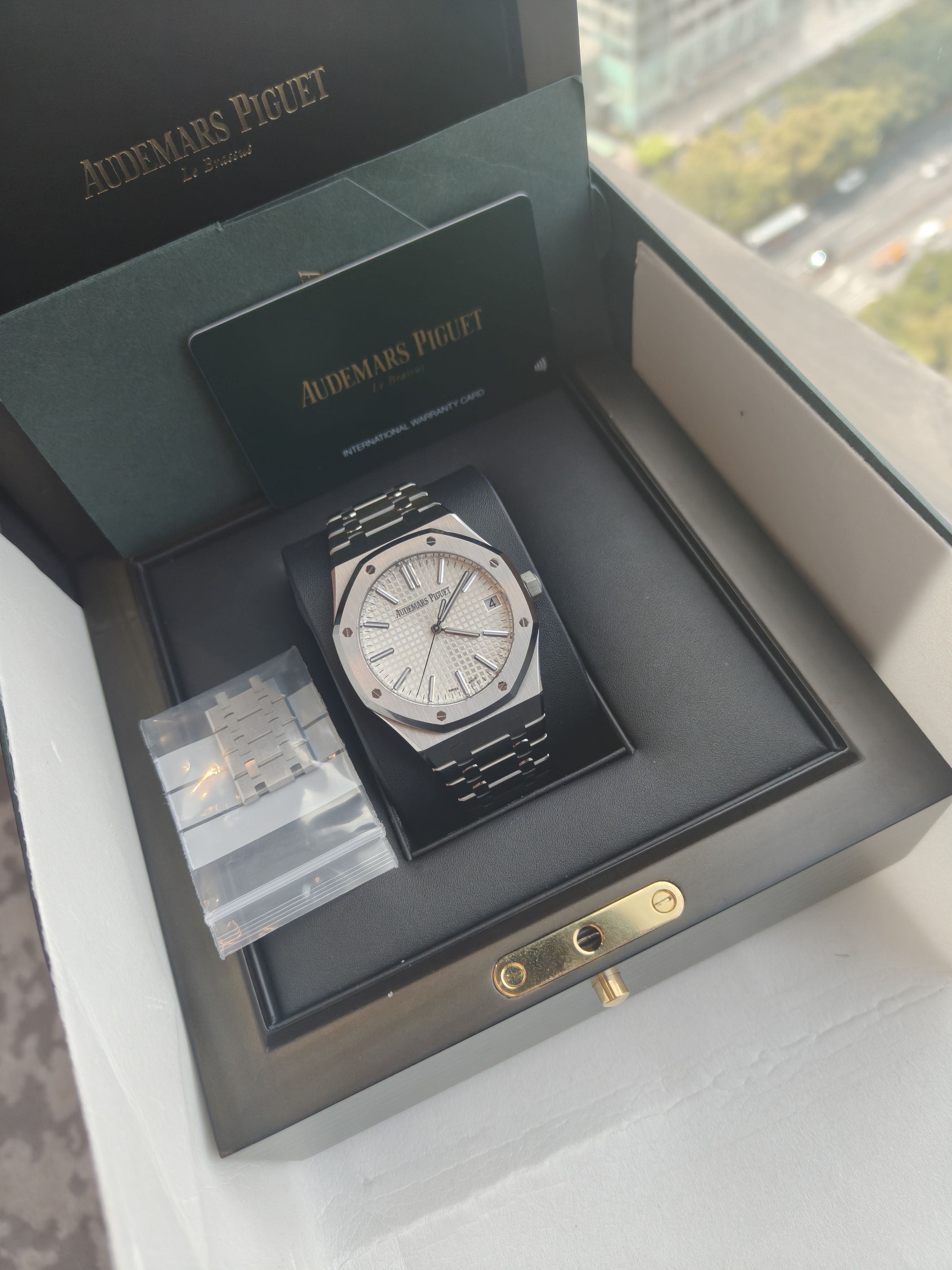 Audemars Piguet 15510ST.OO.1320ST.08 detail 1