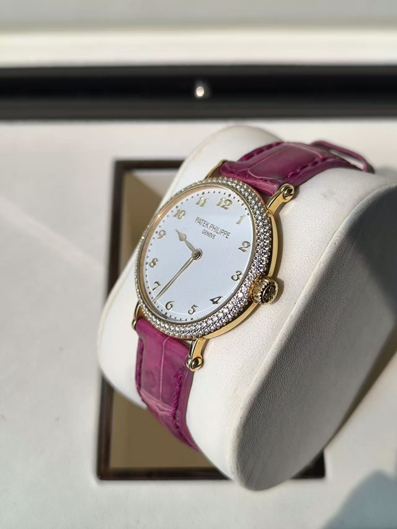 Patek Philippe 7200 / 200R-001 detail 2