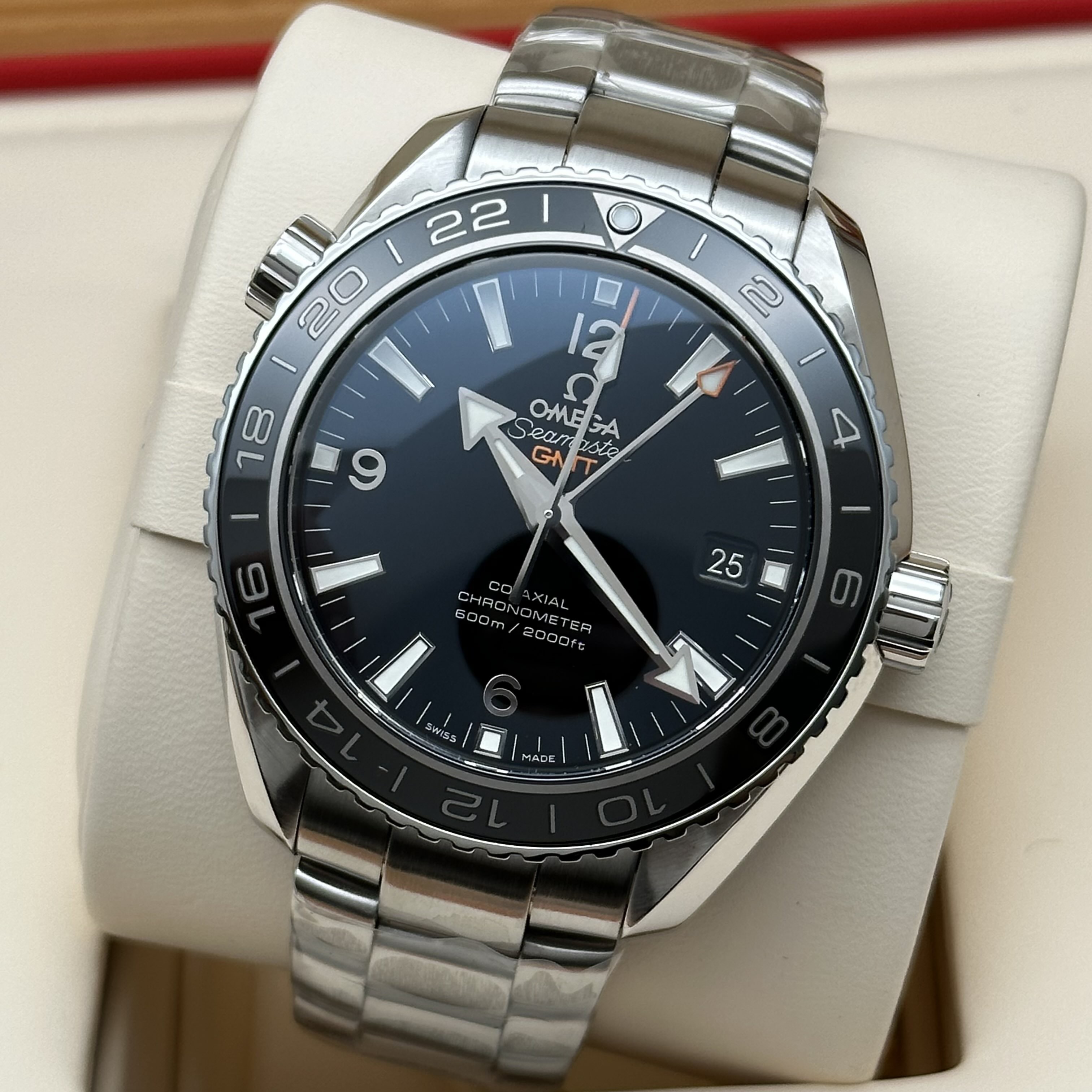 Omega 232.30.44.22.01.001 detail 6
