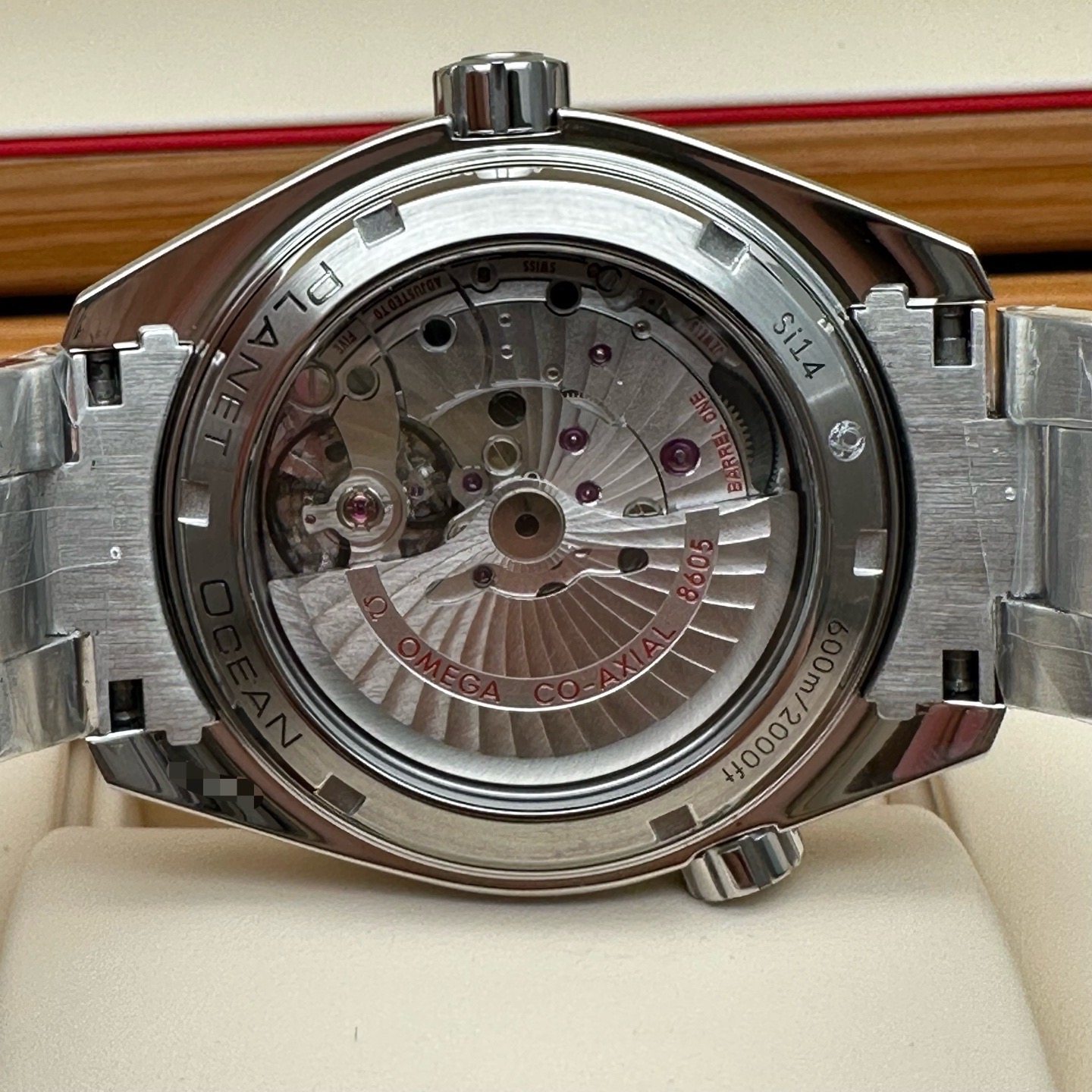 Omega 232.30.44.22.01.001 detail 8