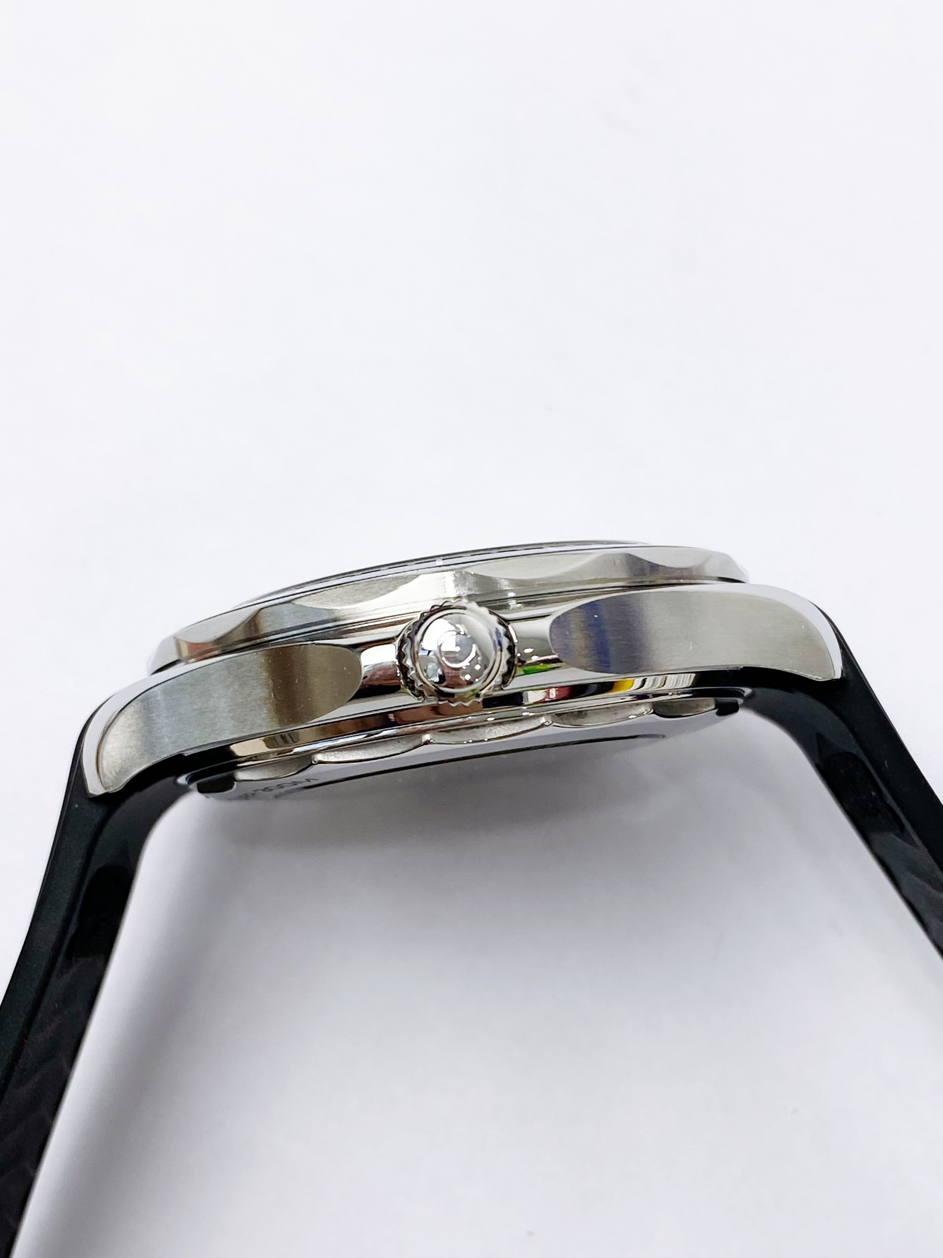 Omega 210.32.42.20.04.001 detail 1
