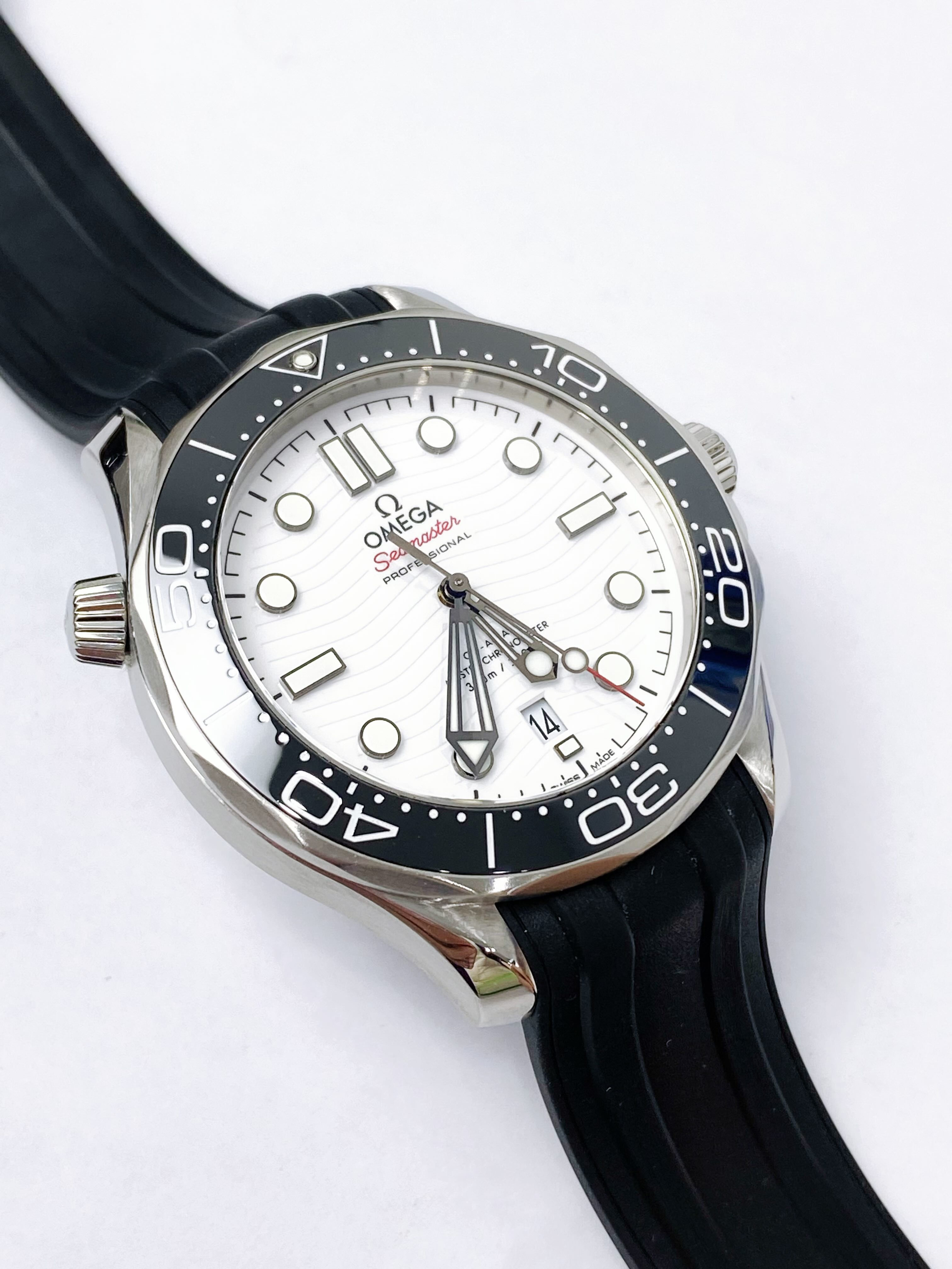 Omega 210.32.42.20.04.001 detail 2