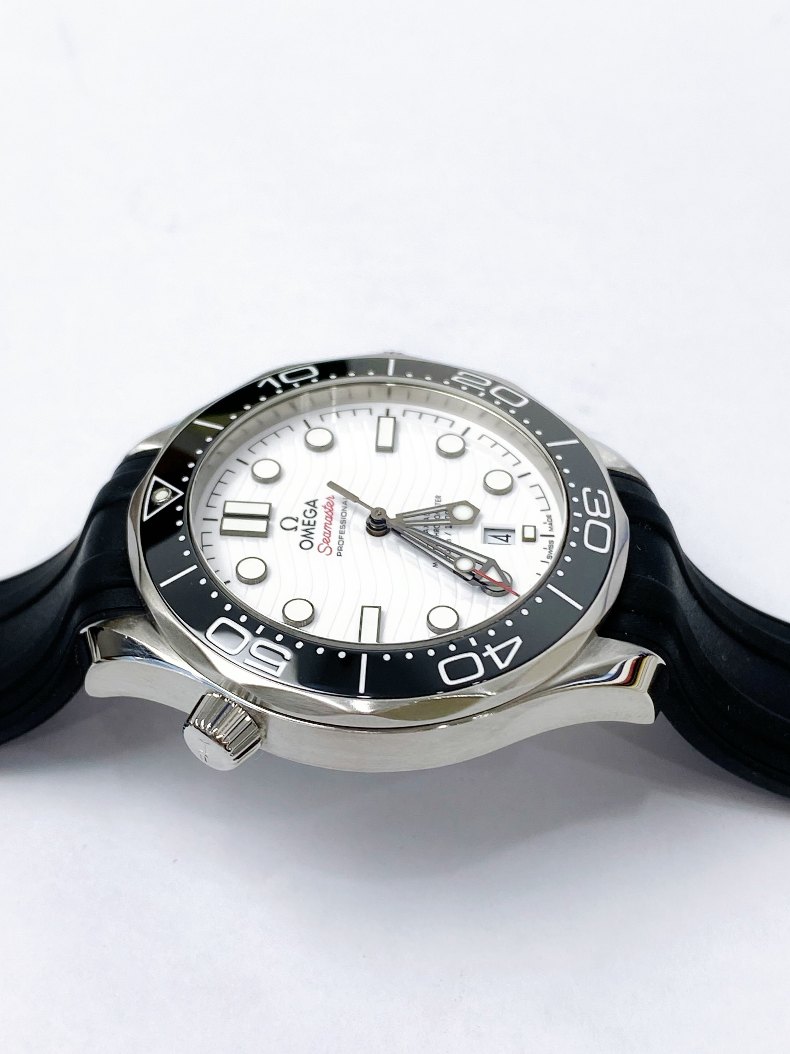 Omega 210.32.42.20.04.001 detail 3