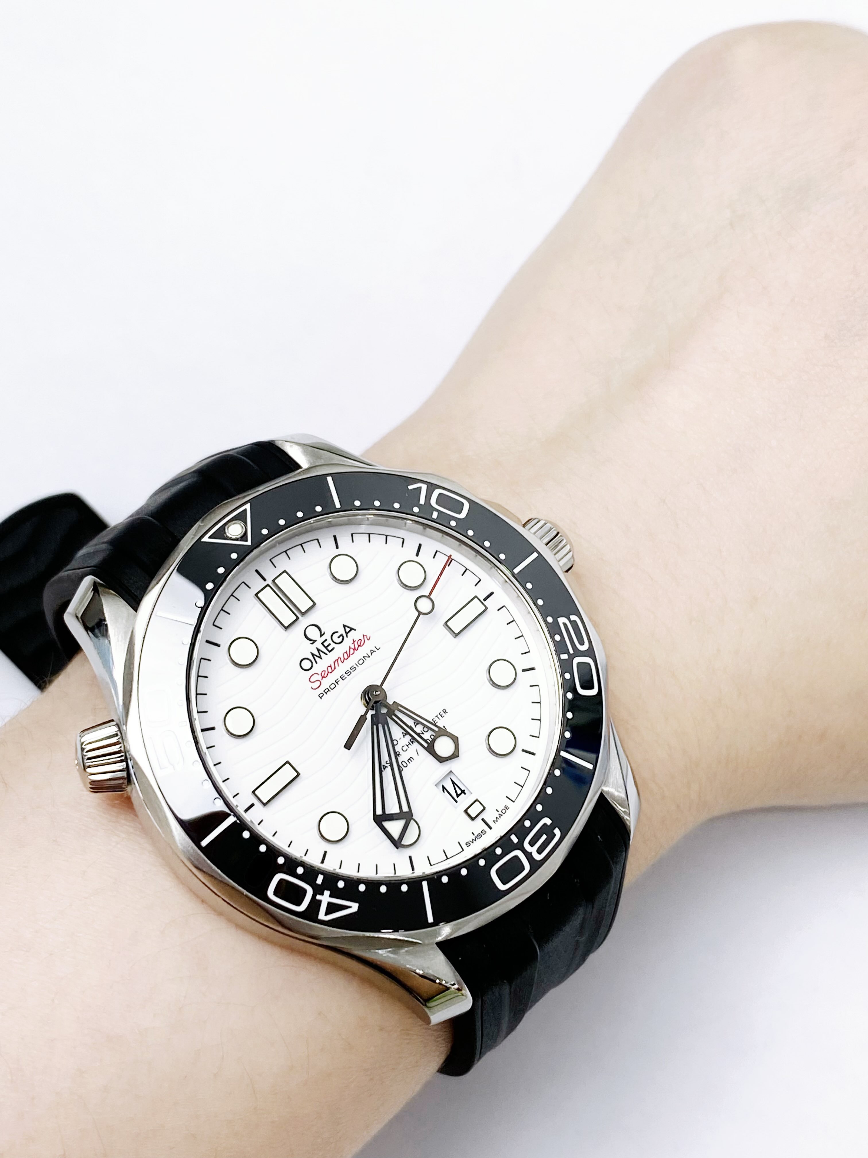Omega 210.32.42.20.04.001 detail 6