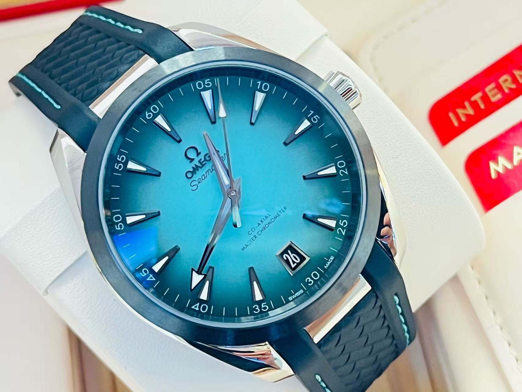 Omega 220.32.41.21.03.001 detail 1